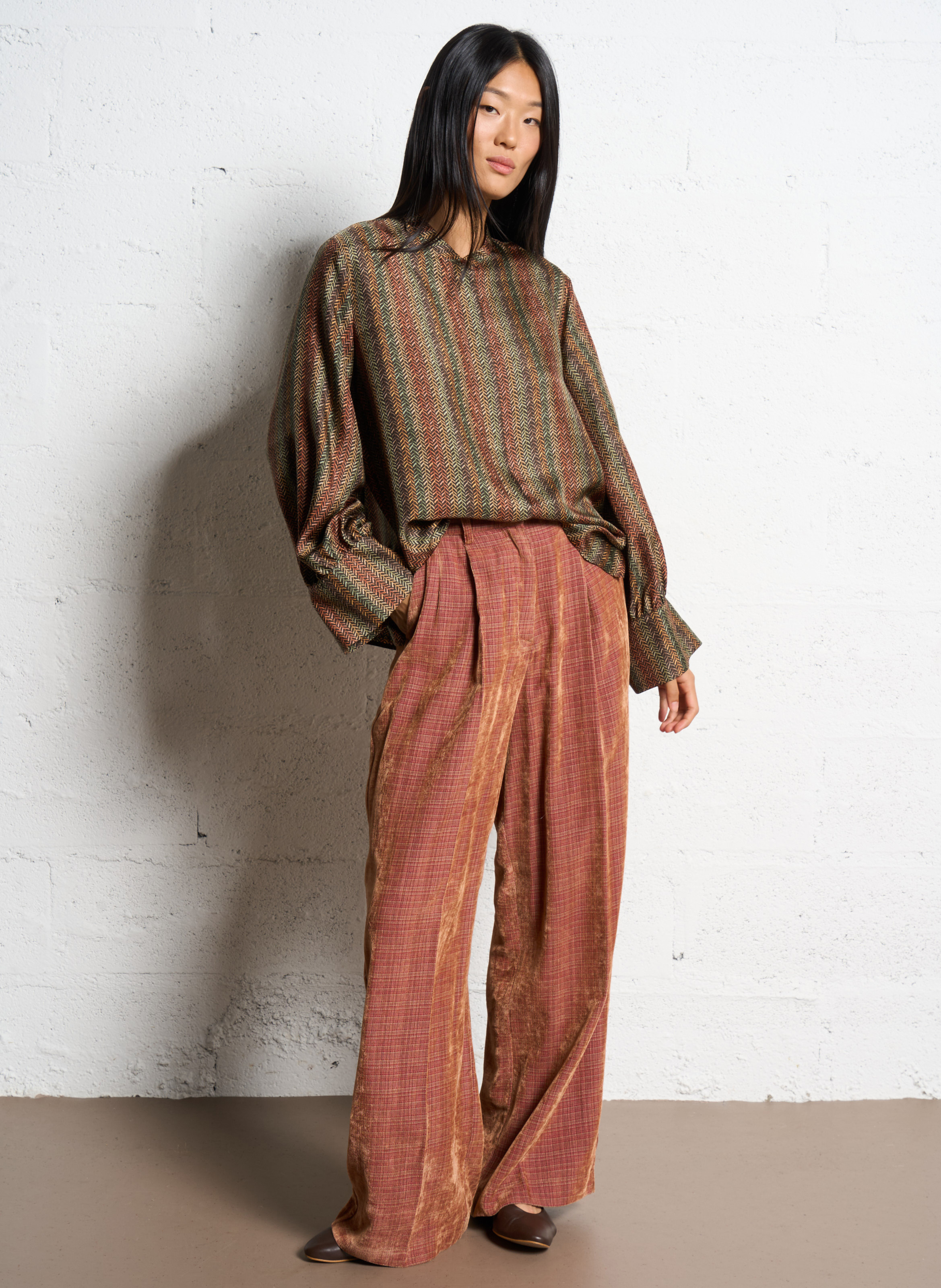 Chemise col rond en soie  MOMONI Marron