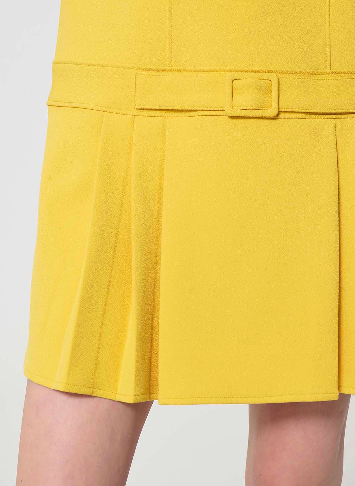 Kurzes Kleid mit Rundhalsausschnitt TARA JARMON Gelb