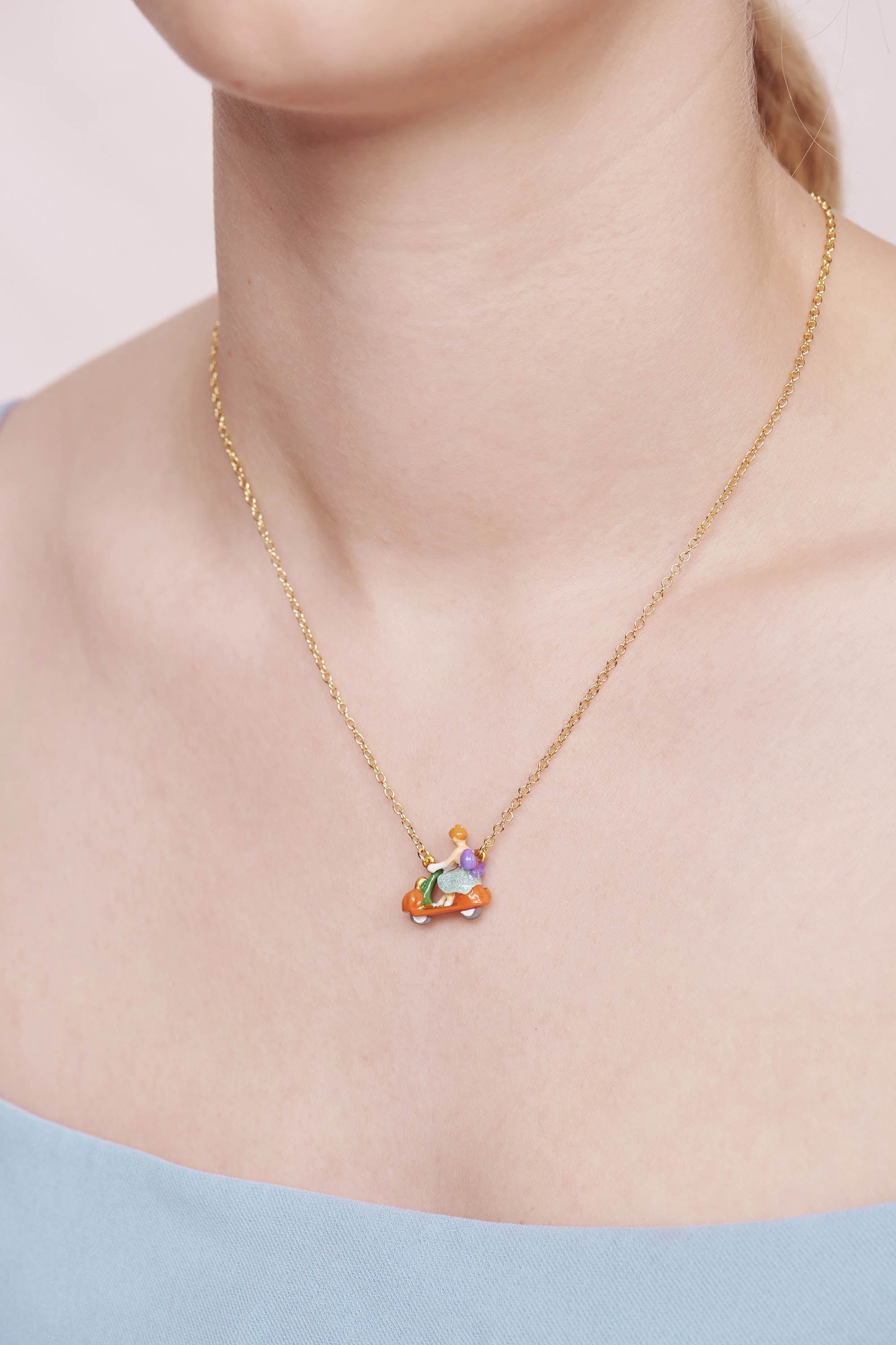 Collier pendentif cendrillon et scooter-citrouille LES NEREIDES Multicolore