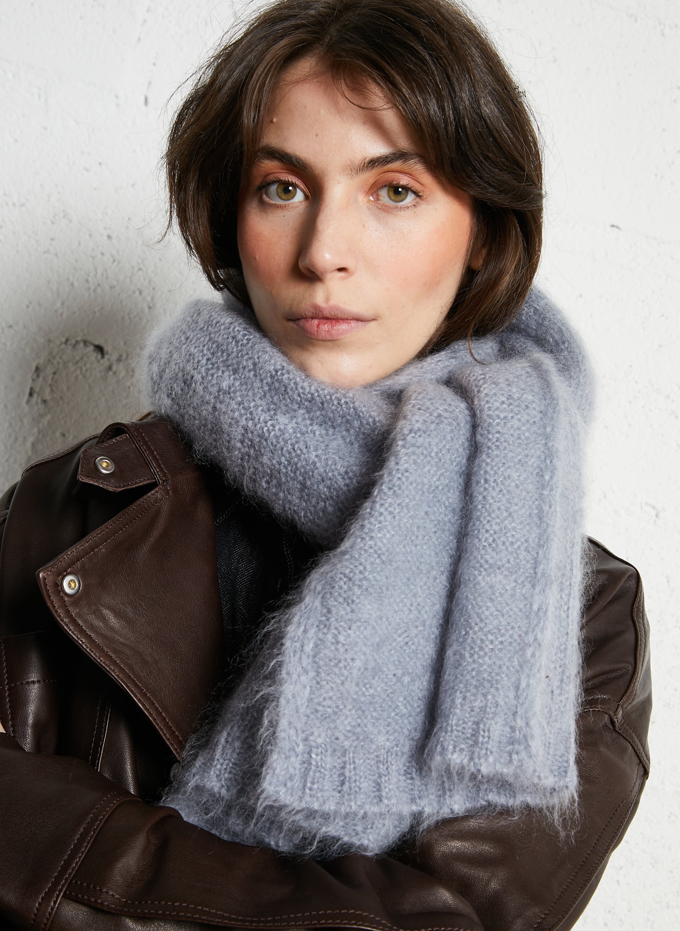 Unifarbener Schal aus Wollmischung  DES PETITS HAUTS Grau