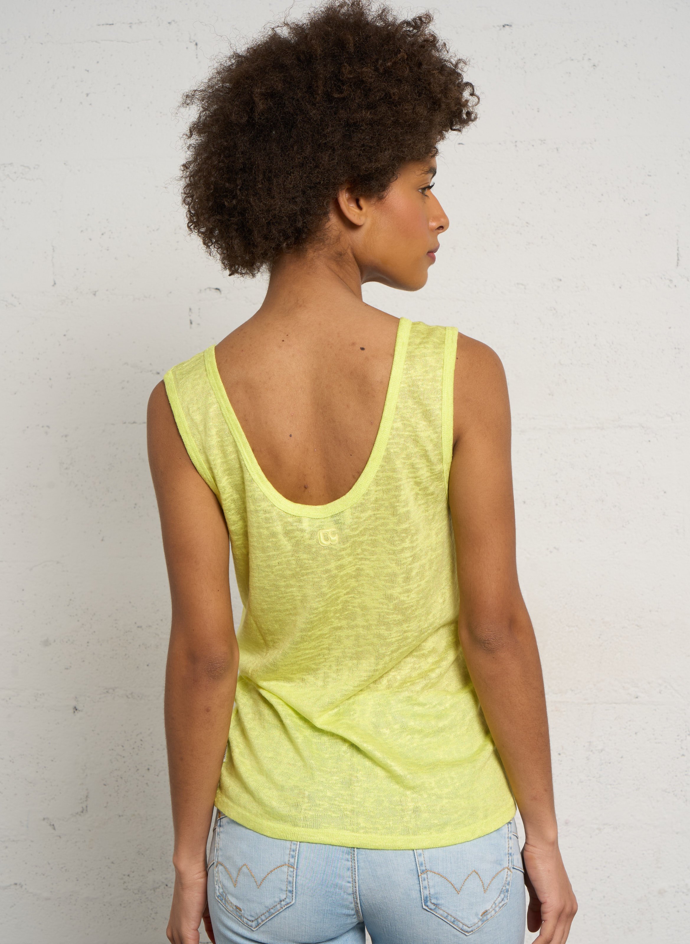 Gerade geschnittenes Tanktop mit Rundhalsausschnitt LE TEMPS DES CERISES Gelb