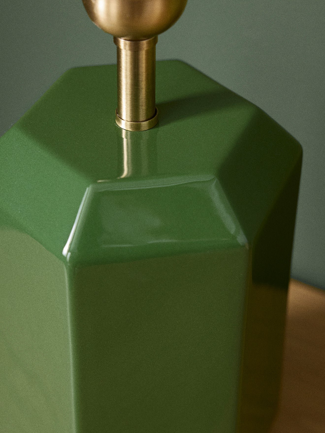 Ceramic table lamp base - small size victory model CYRILLUS Green