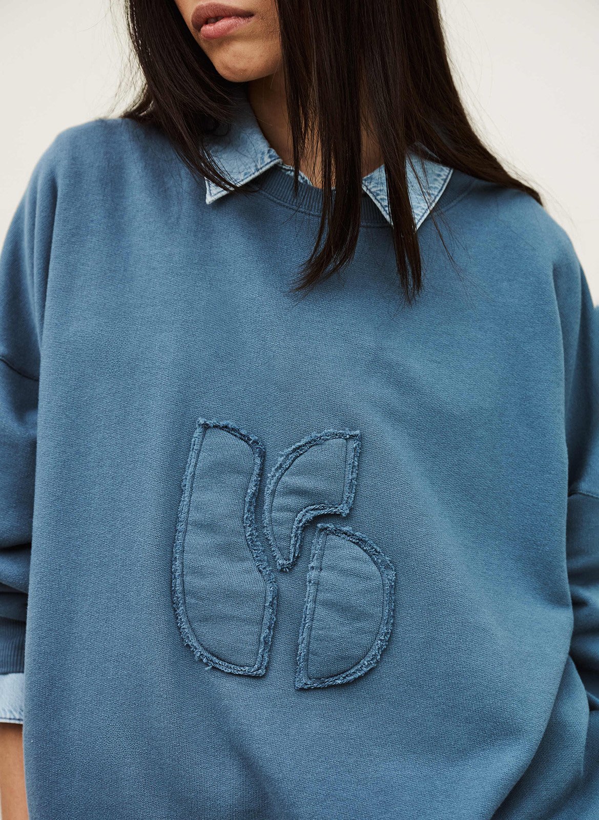 Wijde sweater met ronde hals en borduursel. BA&SH Blauw