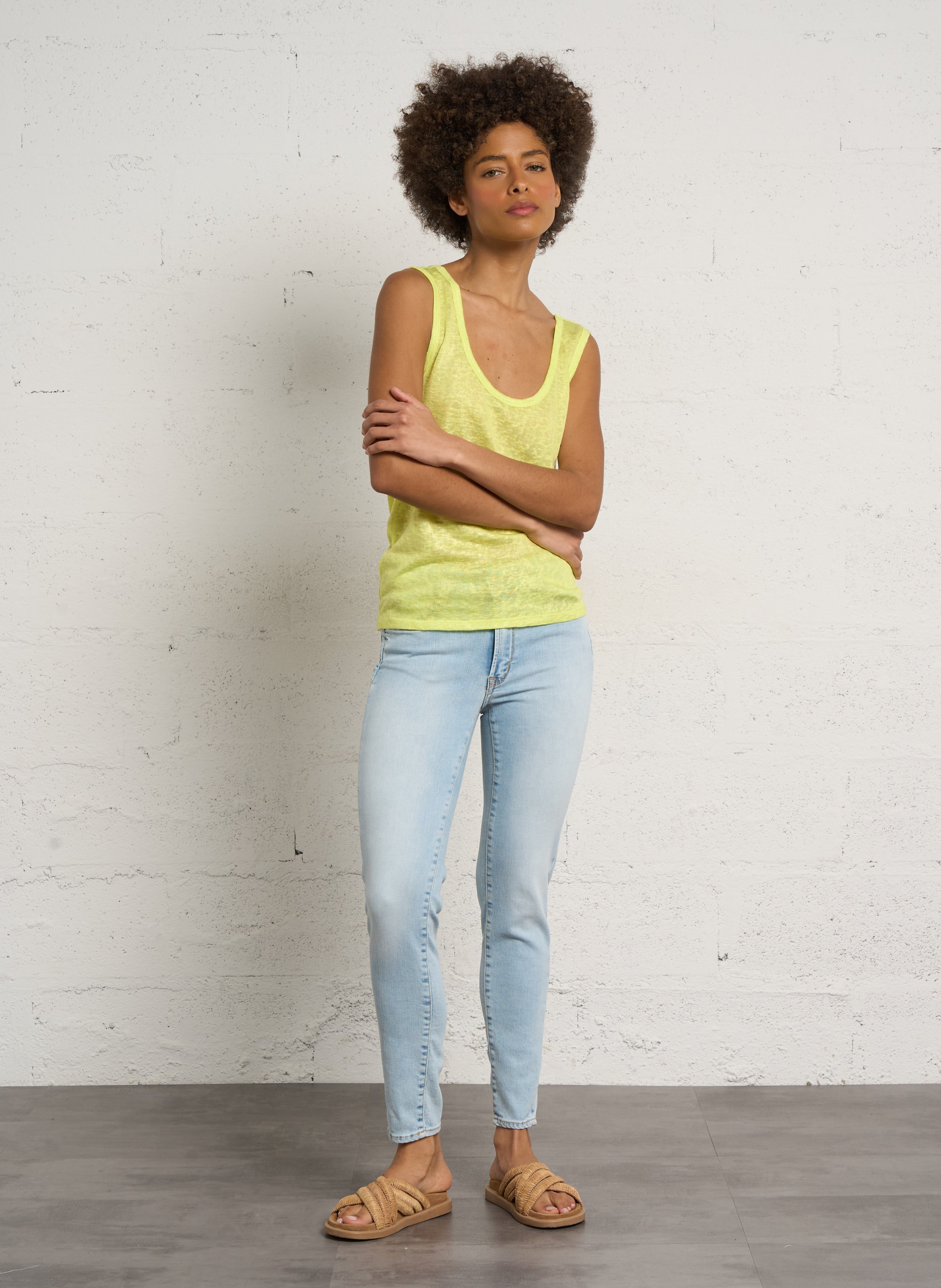 Gerade geschnittenes Tanktop mit Rundhalsausschnitt LE TEMPS DES CERISES Gelb