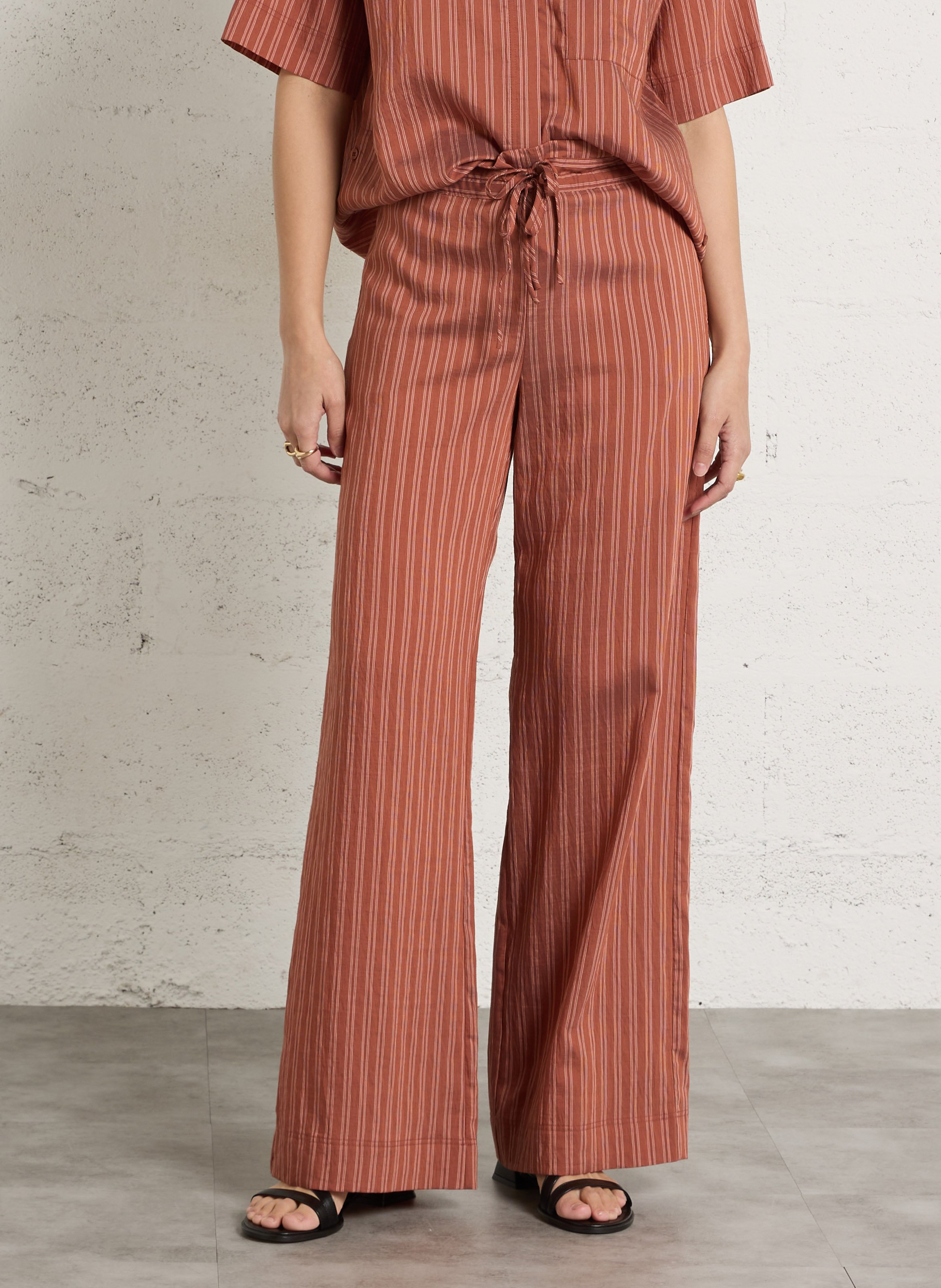 Gerade geschnittene, fließende Streifenhose DES PETITS HAUTS Rosa