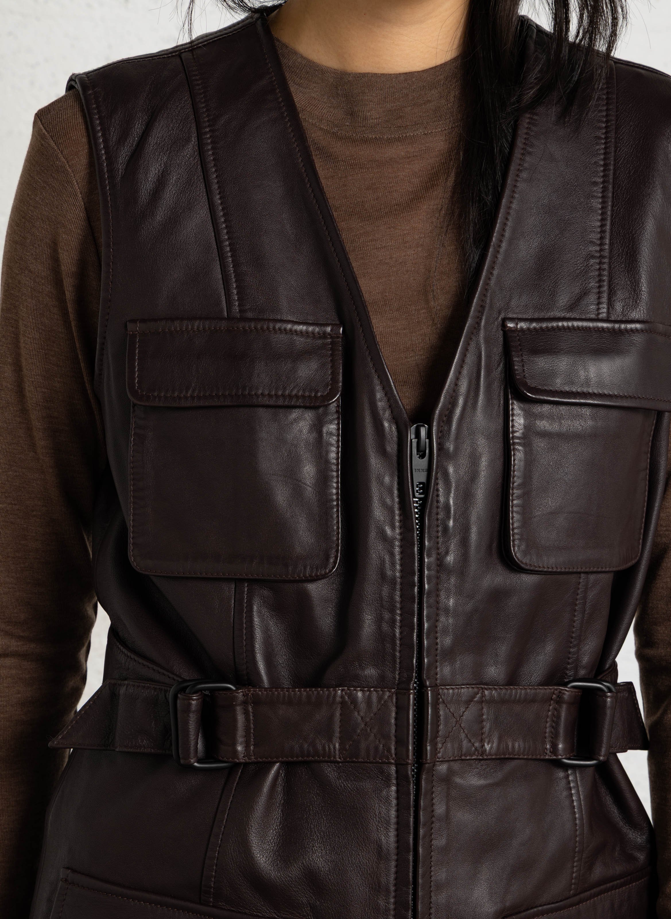 Veste cintrée sans manche en cuir  IKKS Marron