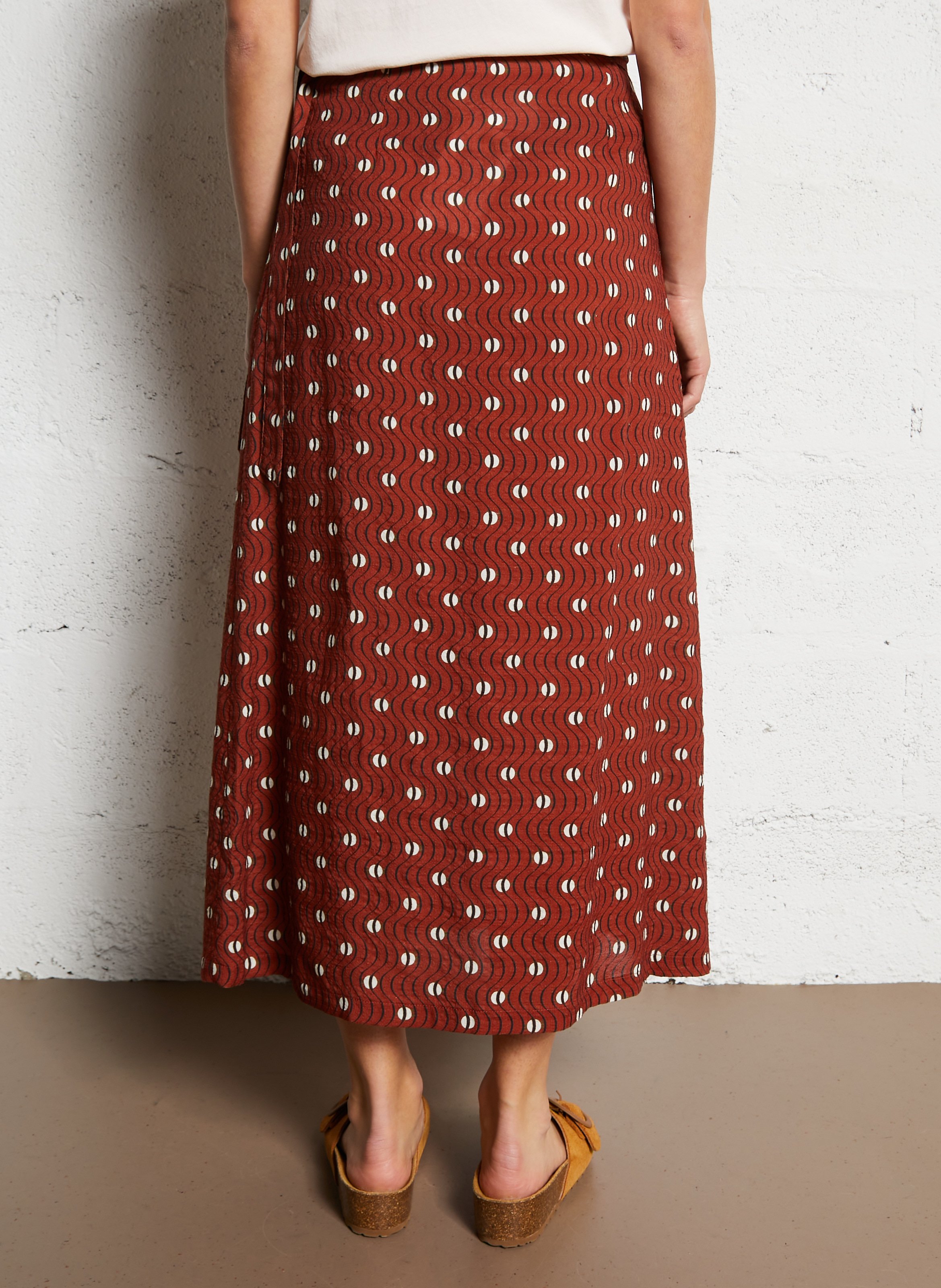 Halflange crêpe rok met print NICE THINGS Bruin