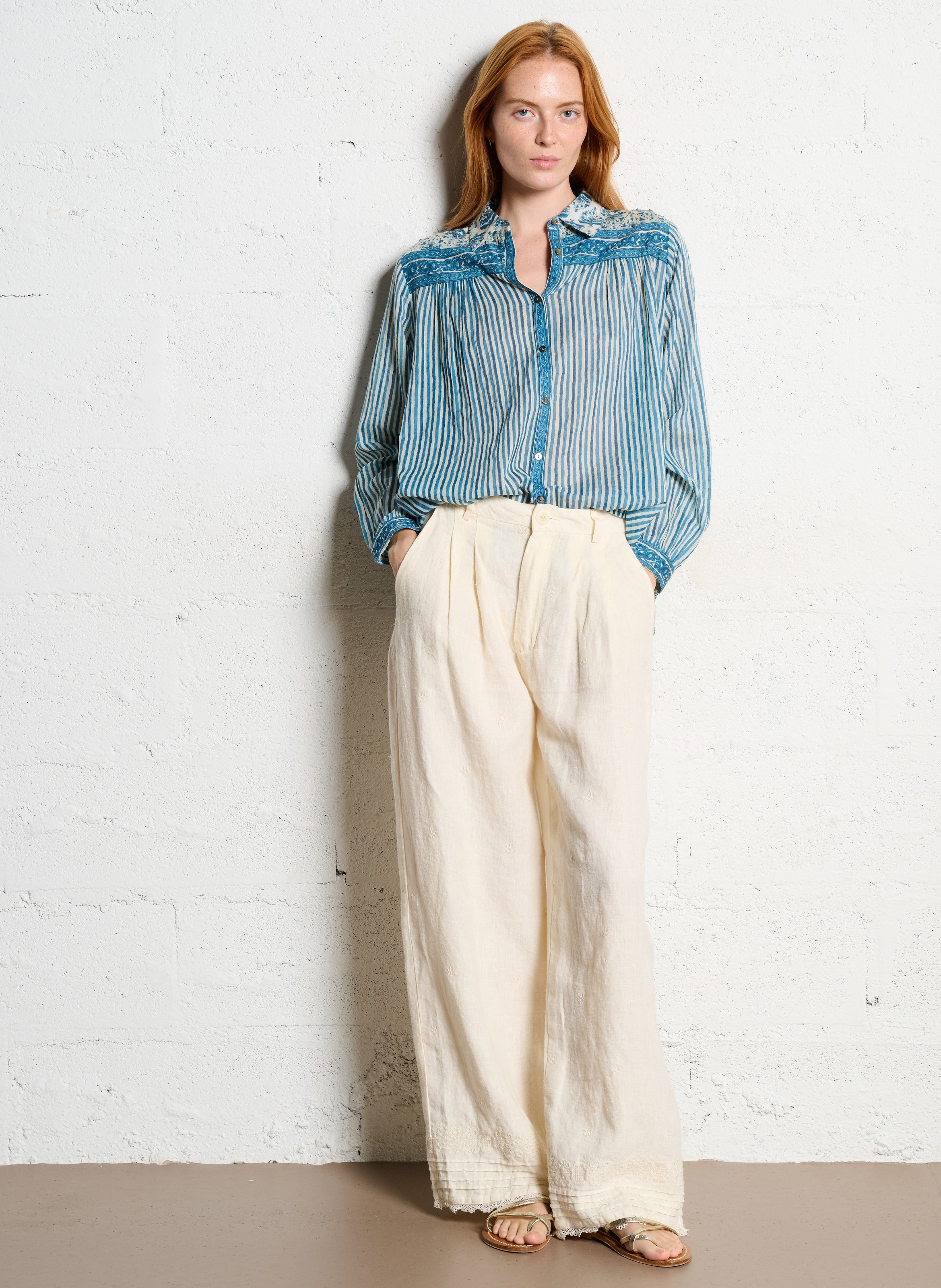 Capri - Einfarbige Oversize-Bluse MAISON HOTEL Blau