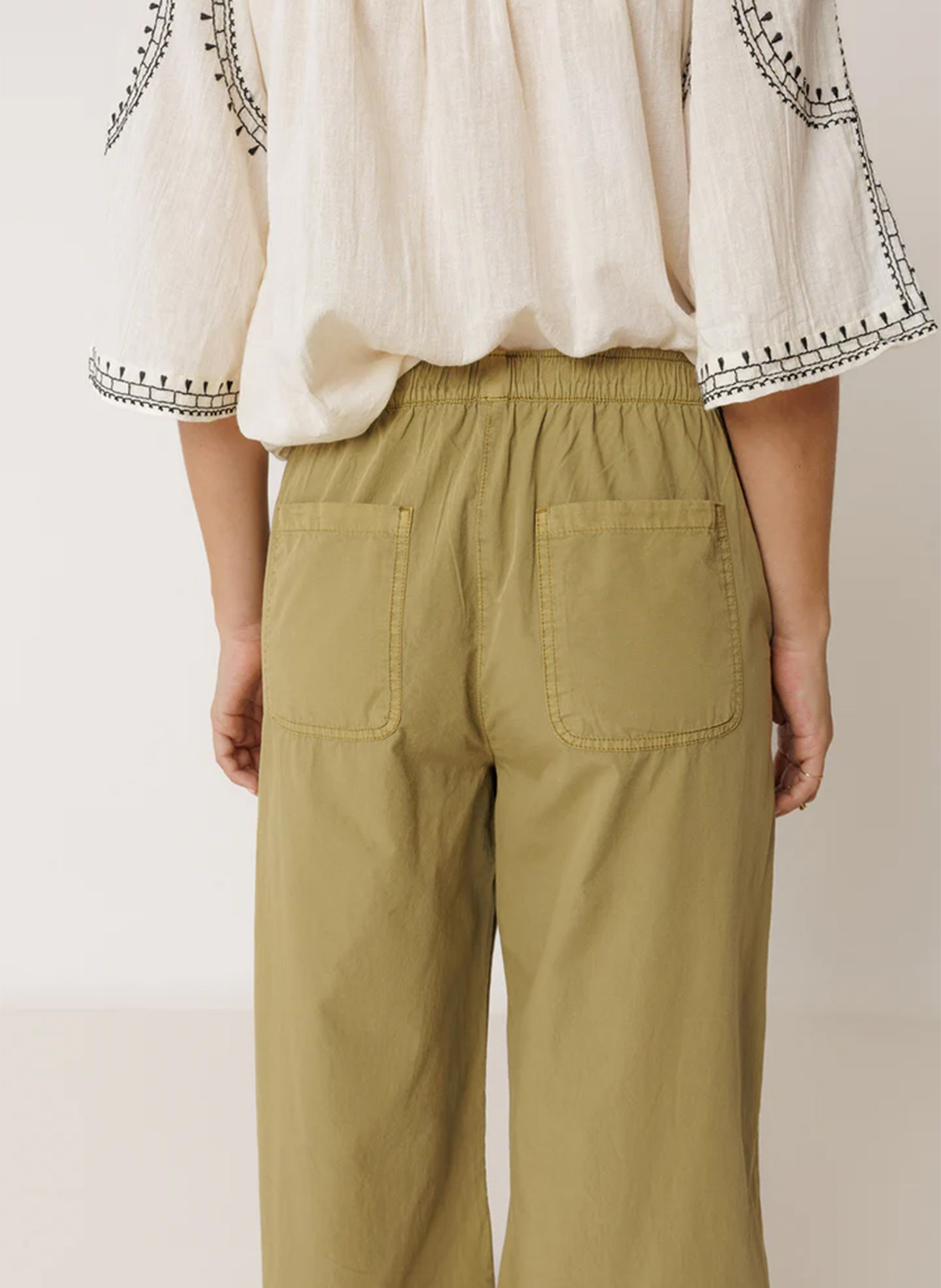 Weiter geschnittene elastische Baumwollhose INDI & COLD Grun