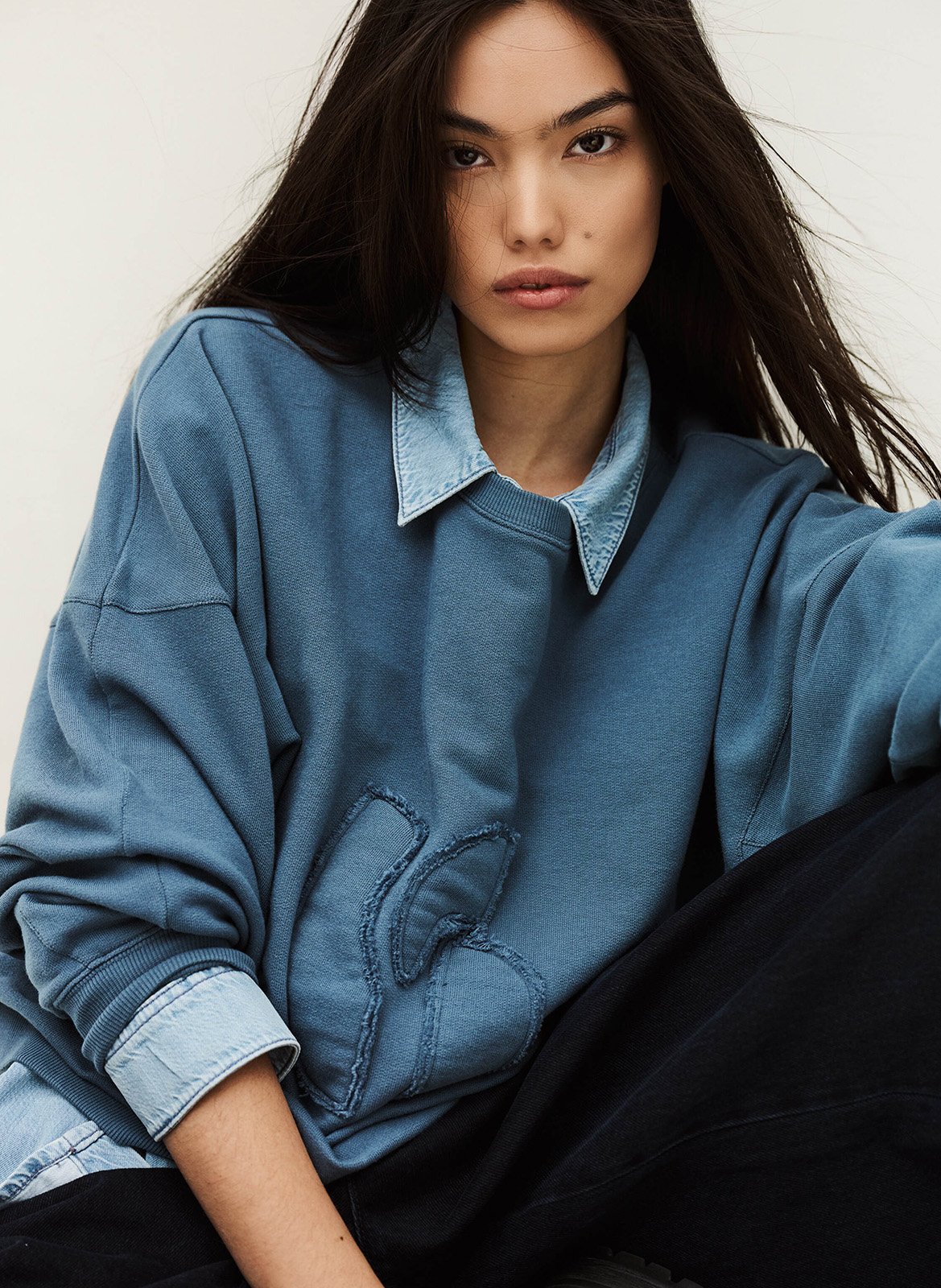 Wijde sweater met ronde hals en borduursel. BA&SH Blauw