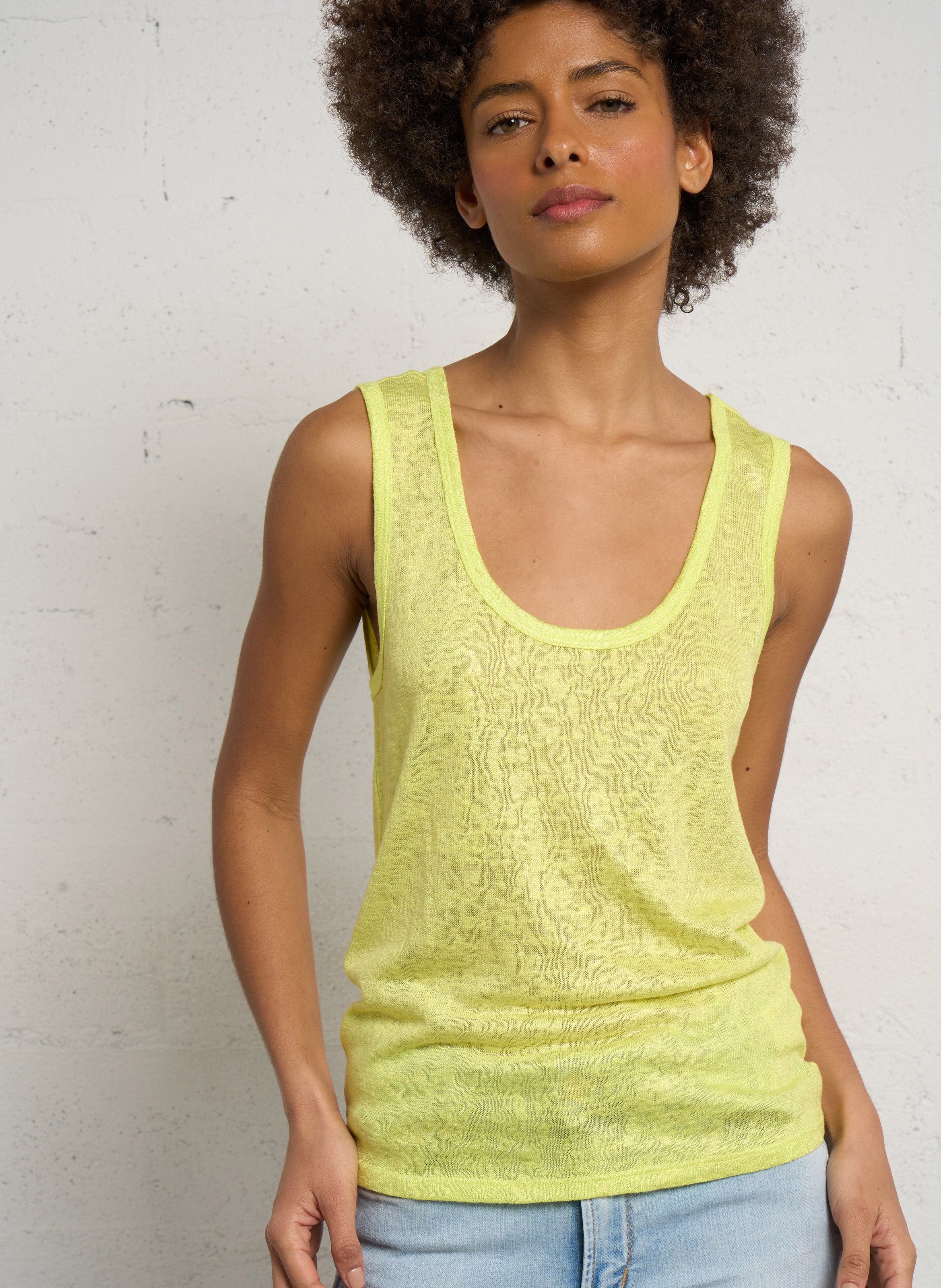 Gerade geschnittenes Tanktop mit Rundhalsausschnitt LE TEMPS DES CERISES Gelb