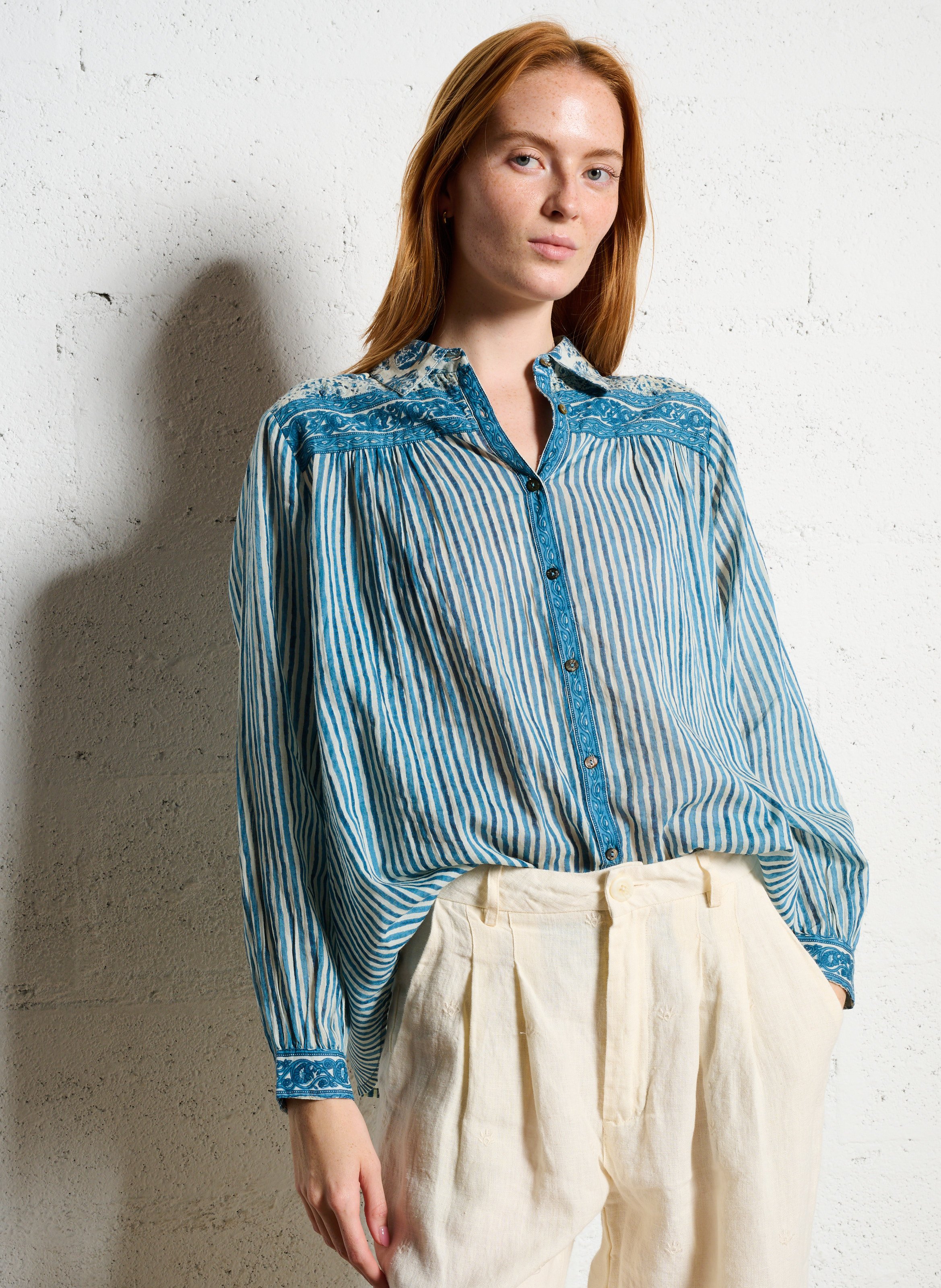 Capri - Einfarbige Oversize-Bluse MAISON HOTEL Blau