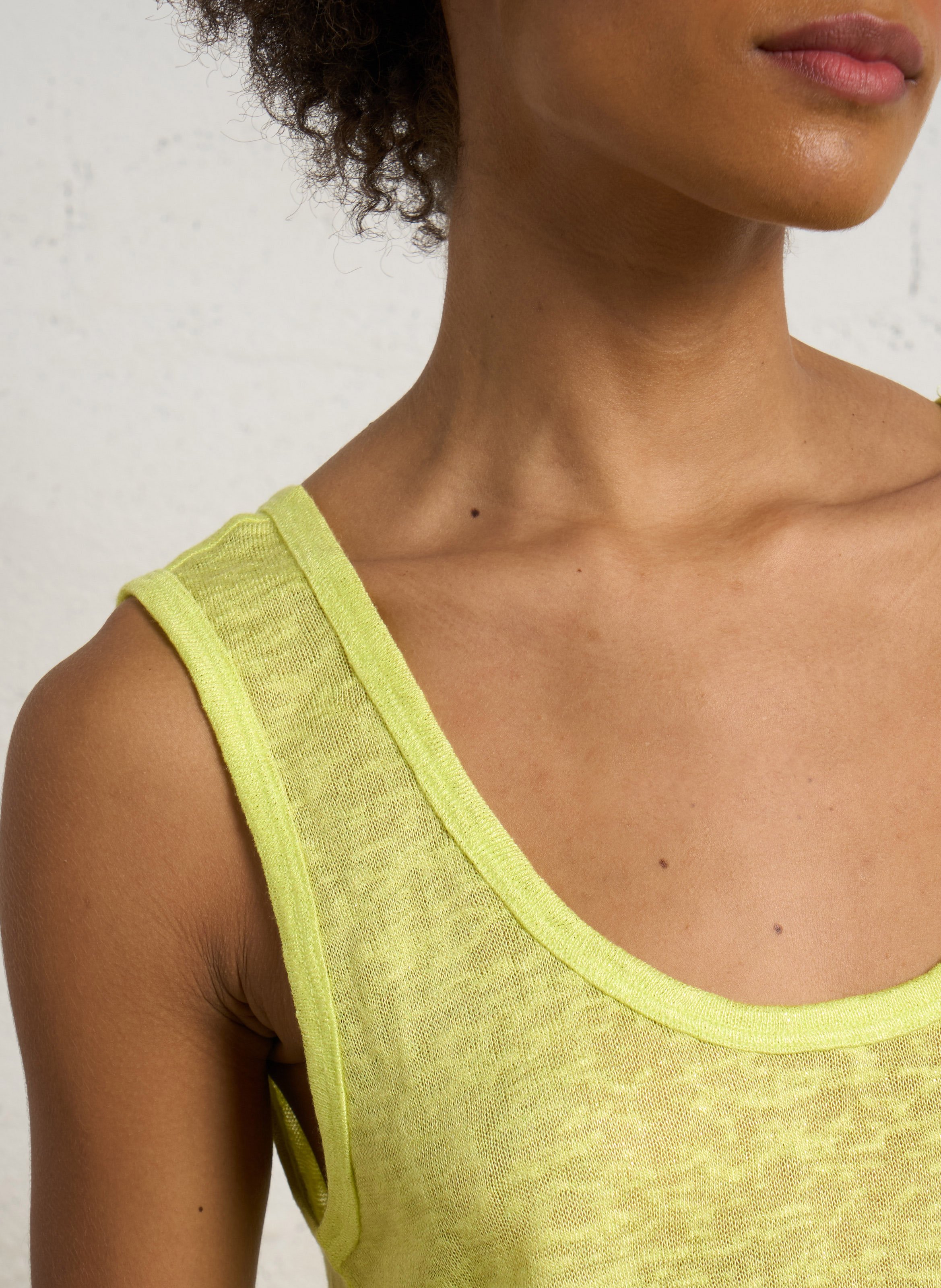 Gerade geschnittenes Tanktop mit Rundhalsausschnitt LE TEMPS DES CERISES Gelb