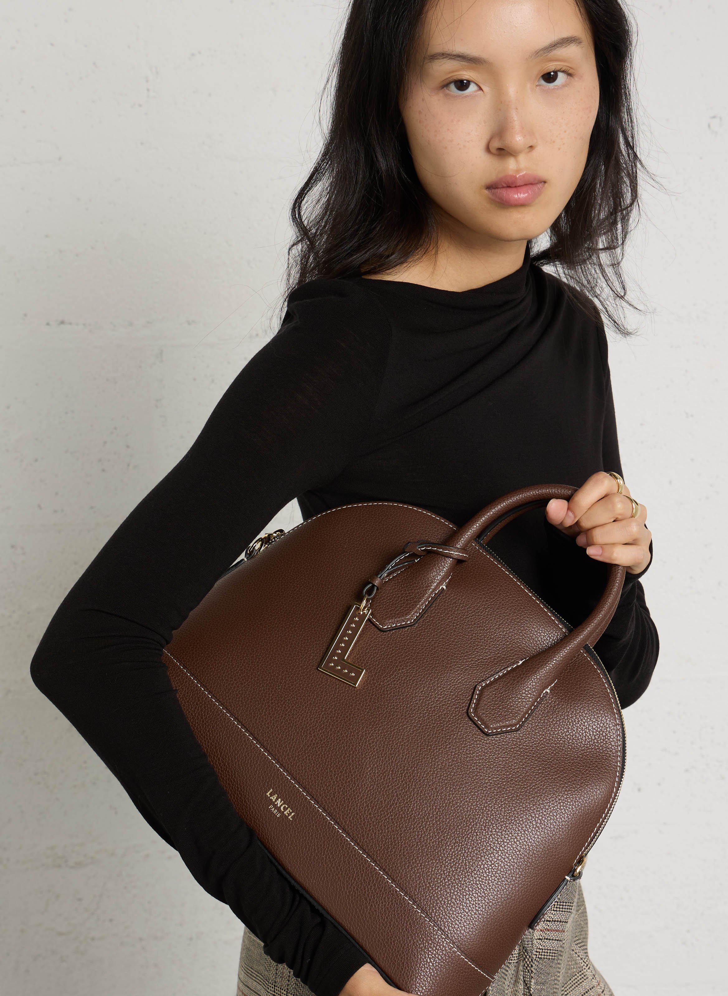 Plain shoulder bag in grained leather | Brown LANCEL Women