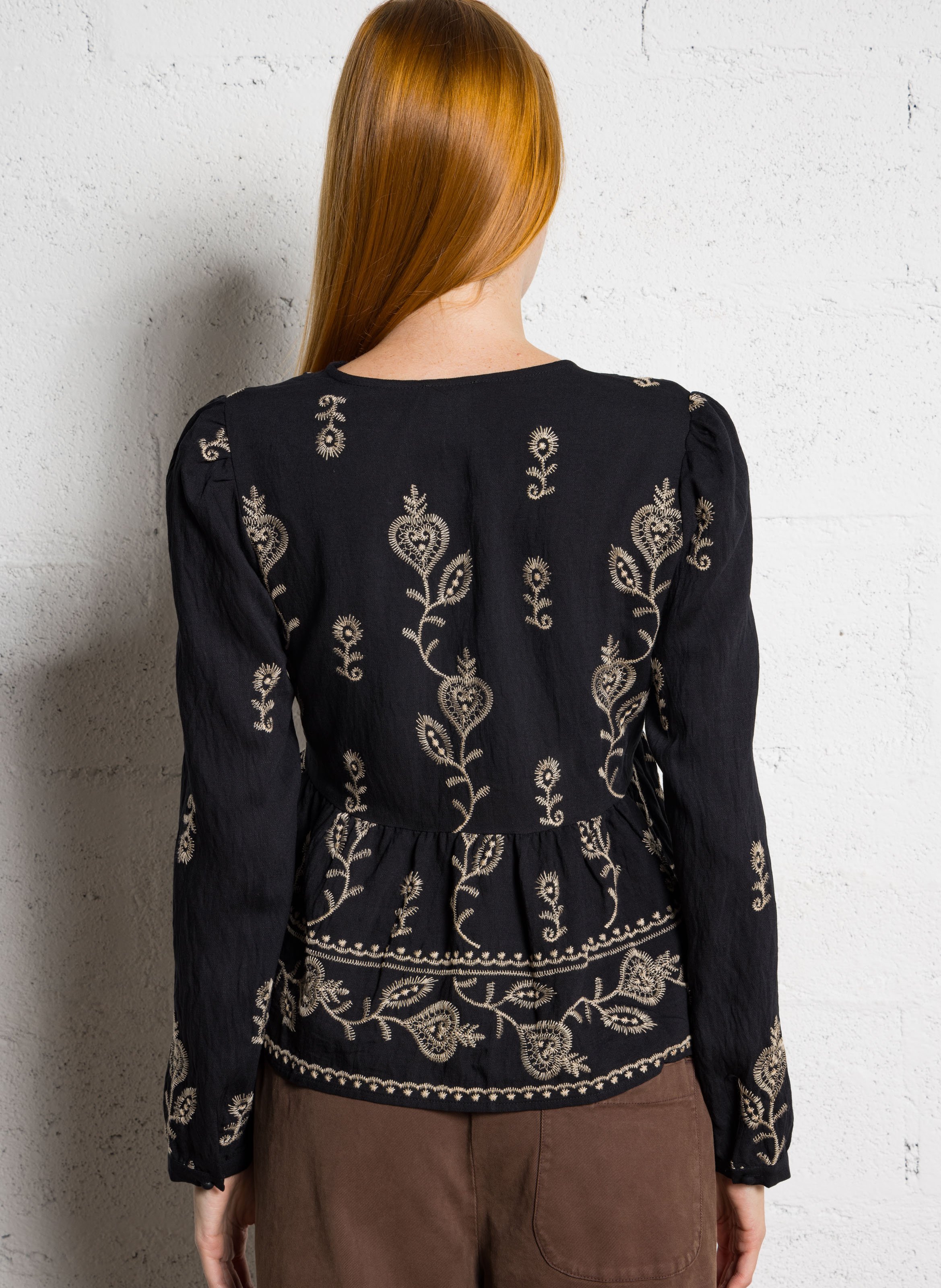 Gerade Bluse mit Wickeloptik und Stickerei THE KORNER Schwarz