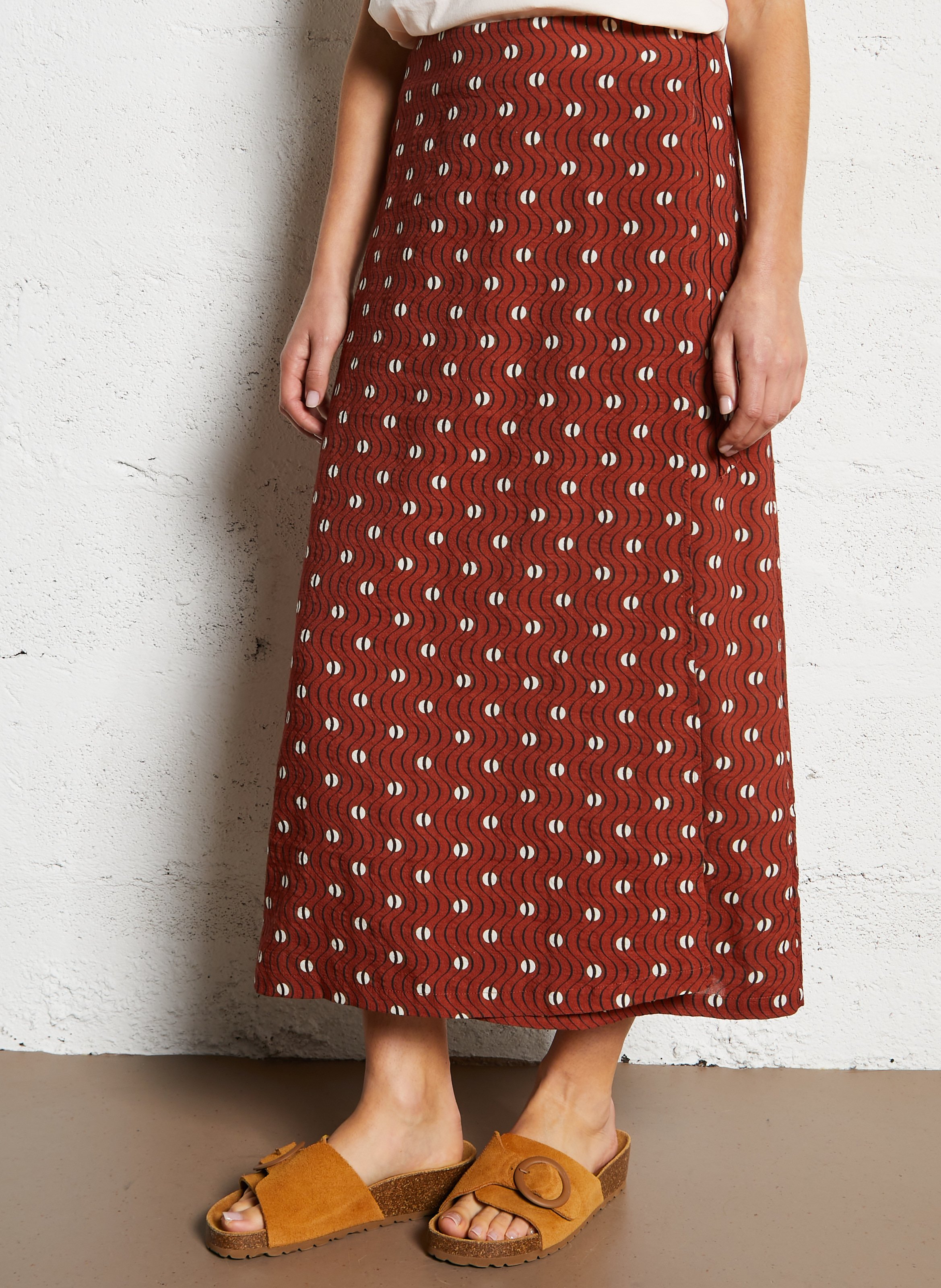 Halflange crêpe rok met print NICE THINGS Bruin