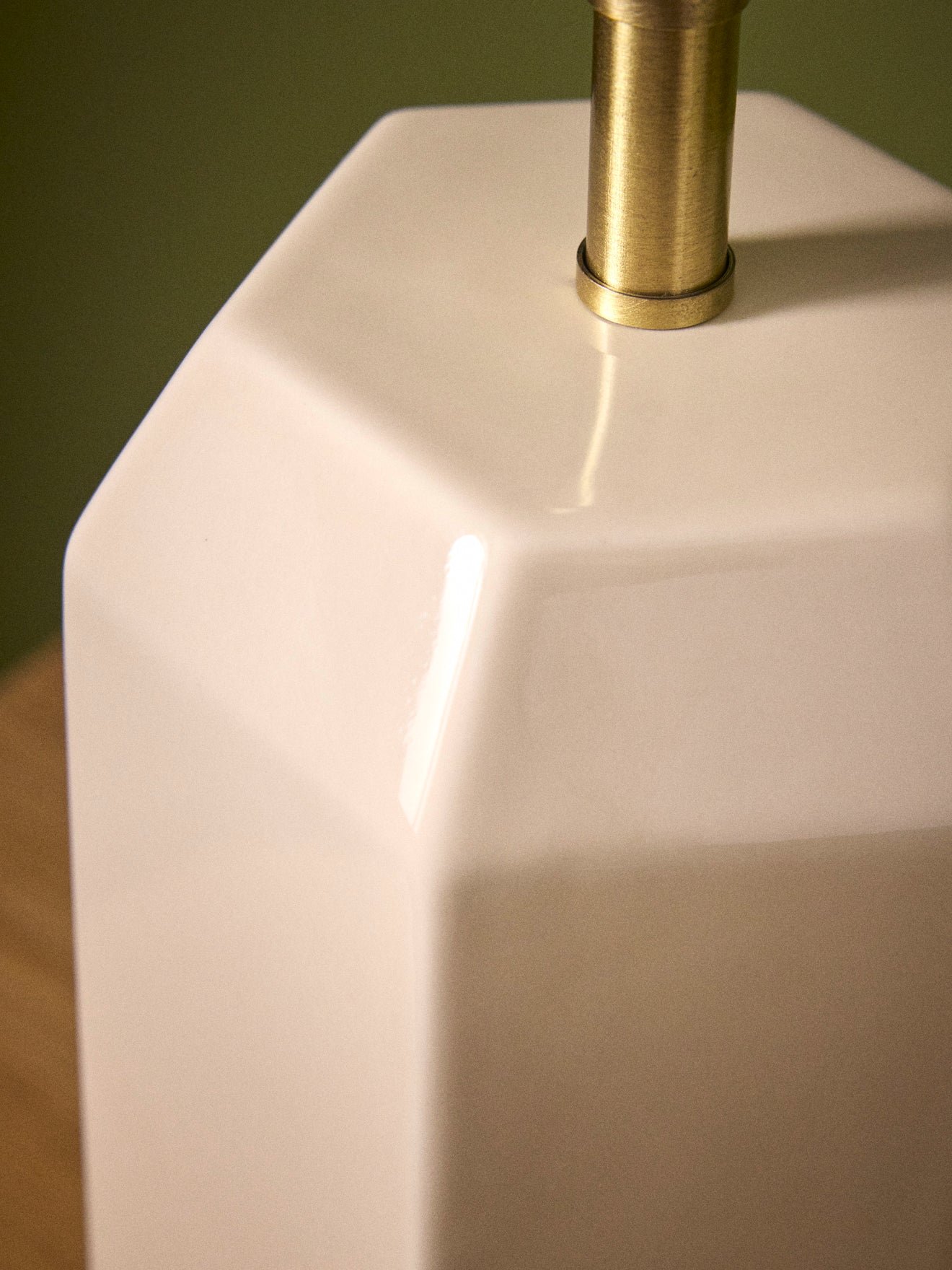 Ceramic lamp base - large victory model CYRILLUS White