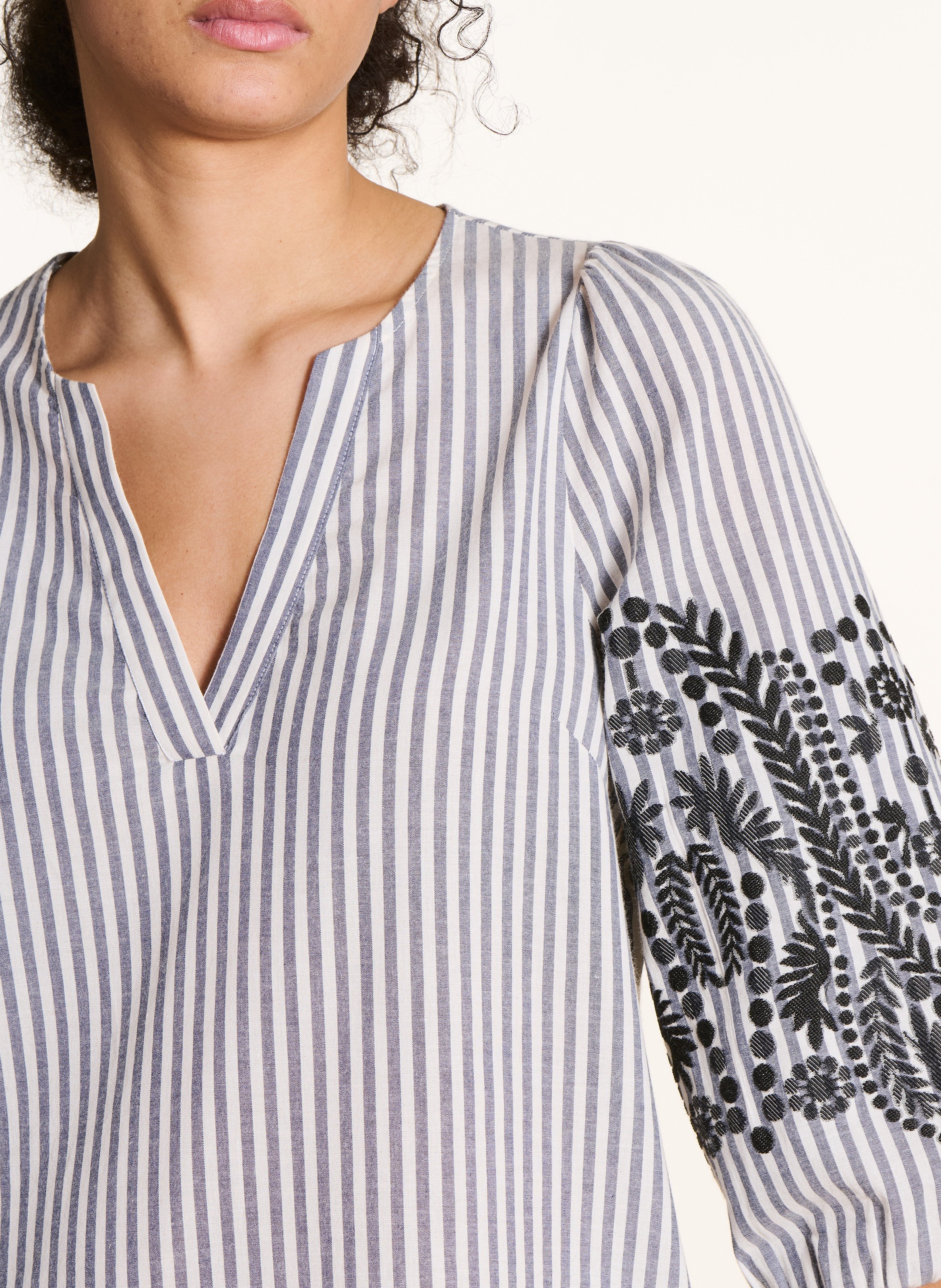 Robe courte col tunisien en coton bio mélangé LA FEE MARABOUTEE Noir