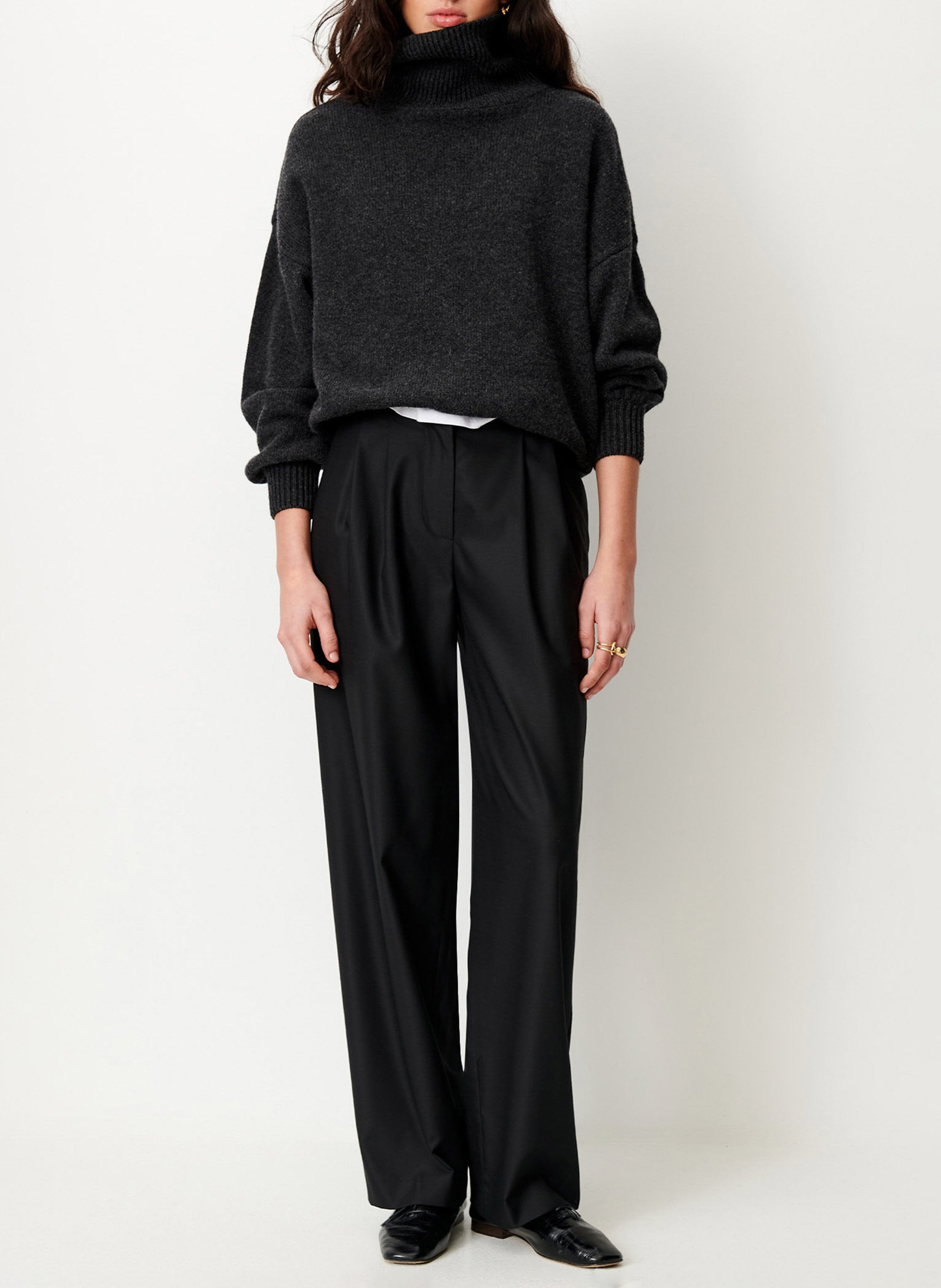 High-waisted straight pleated pants SESSUN Black