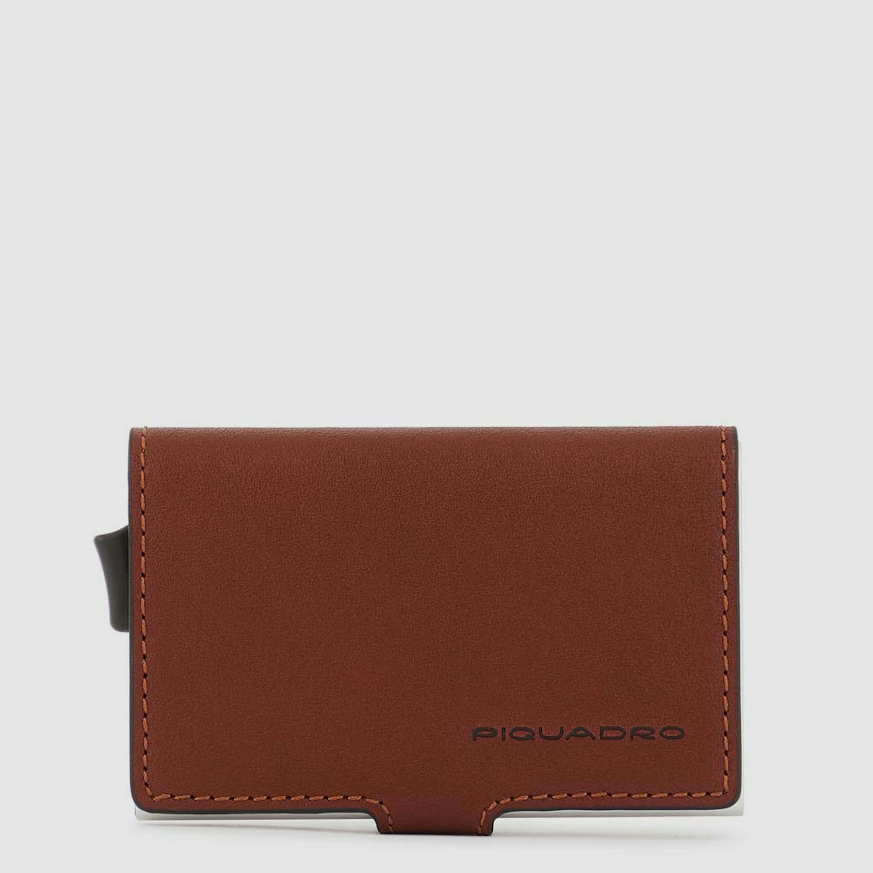 - 100% leather, - 6 cardholder slots, - 1 central compartment, - Size: L10 x H7 cm. PIQUADRO Brown