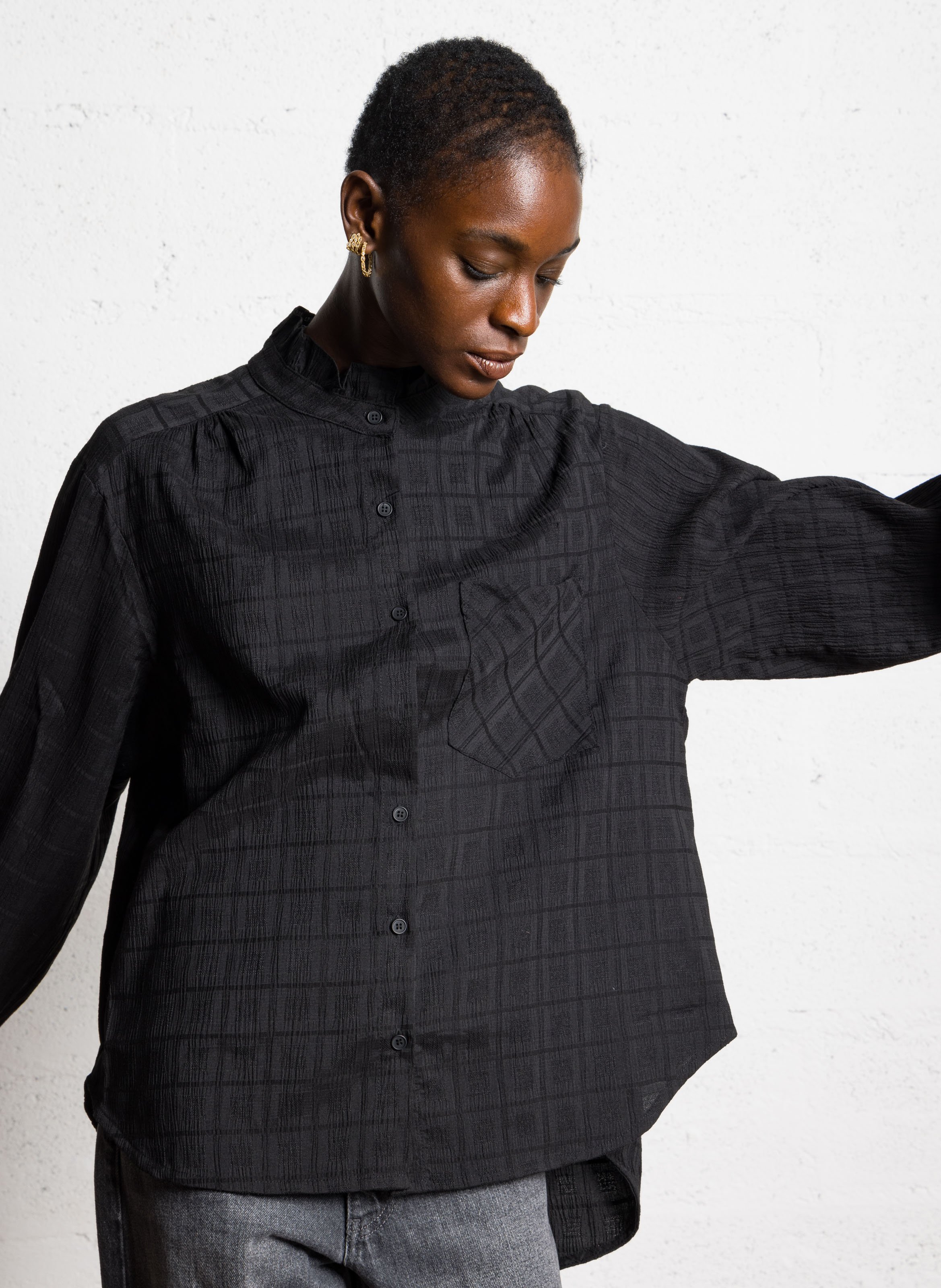 Chemise oversize col mao volanté SEE U SOON Noir