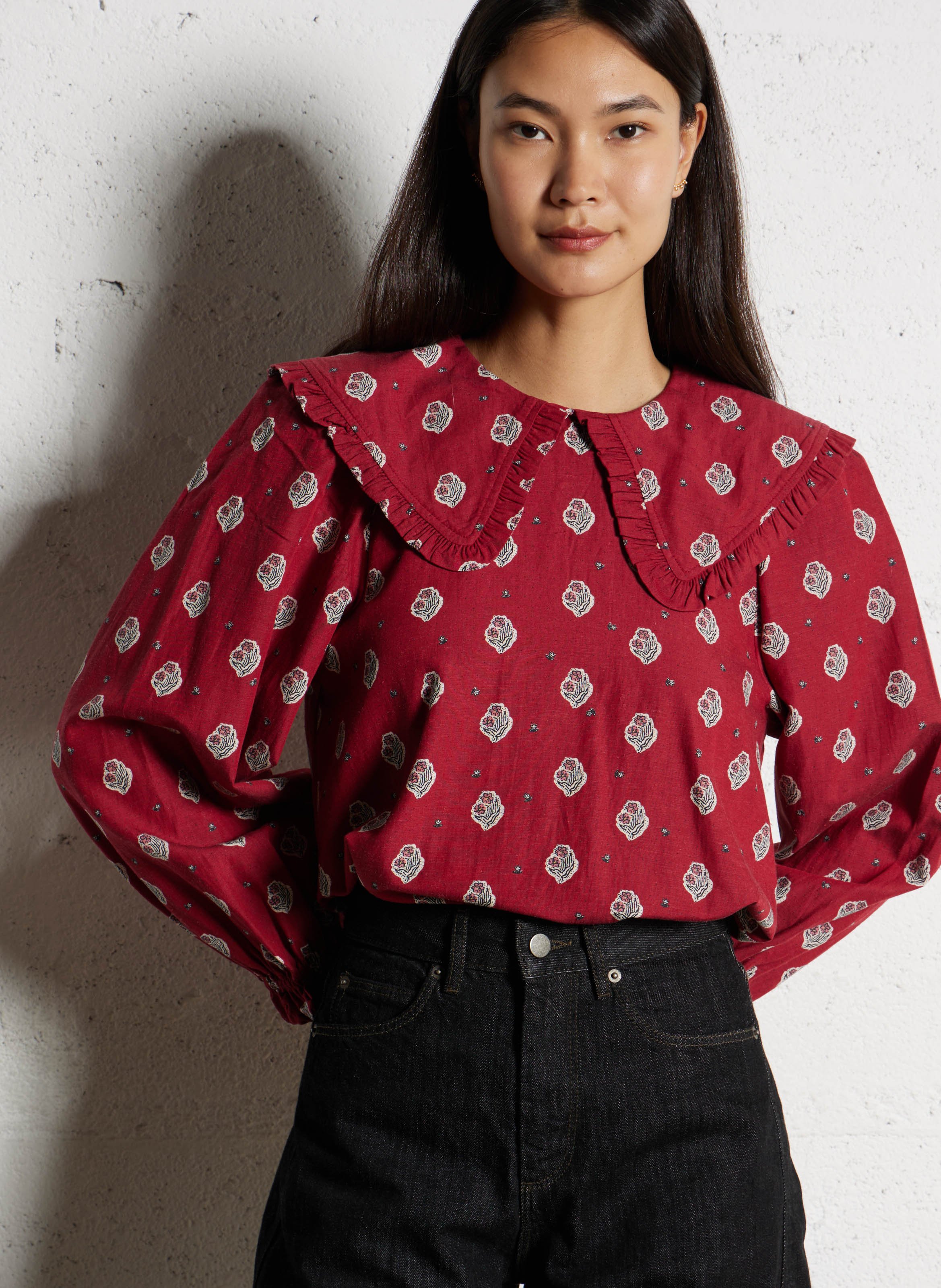 Kurze, gerade geschnittene Bluse mit Print DES PETITS HAUTS