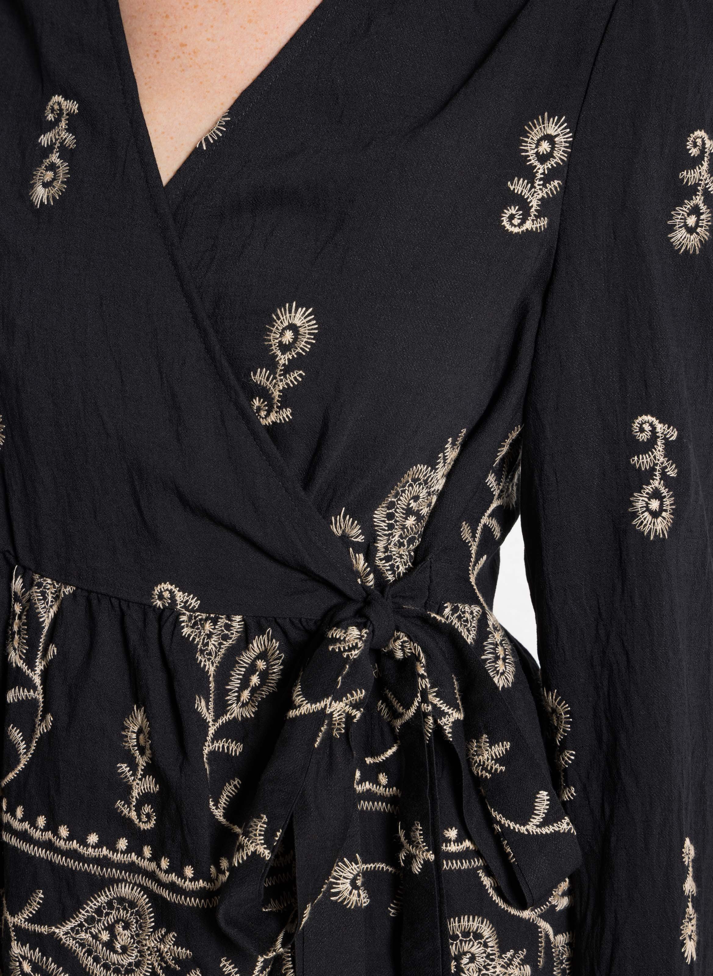 Gerade Bluse mit Wickeloptik und Stickerei THE KORNER Schwarz