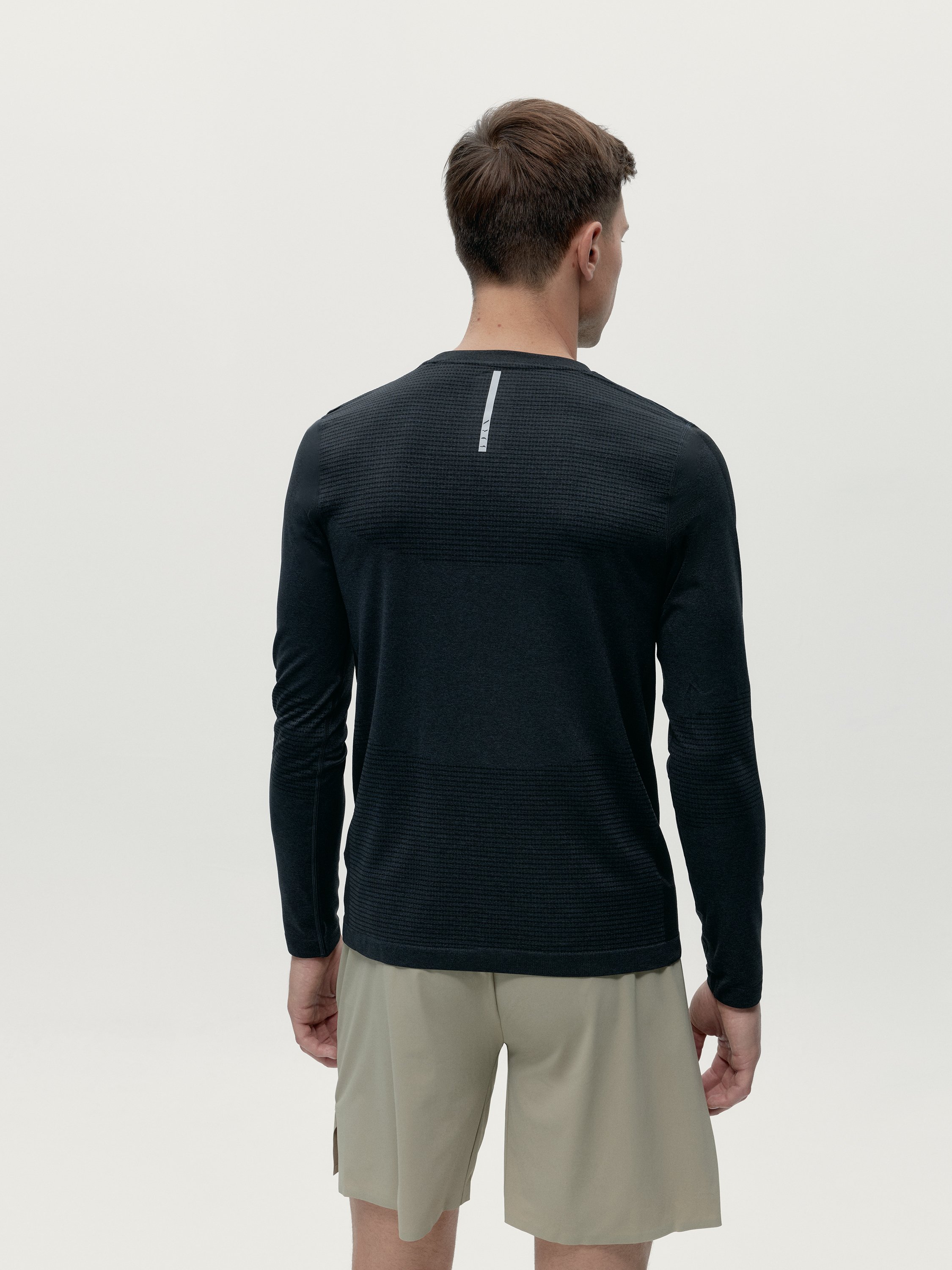 Seamless long-sleeve sports t-shirt BORN LIVING YOGA Grey