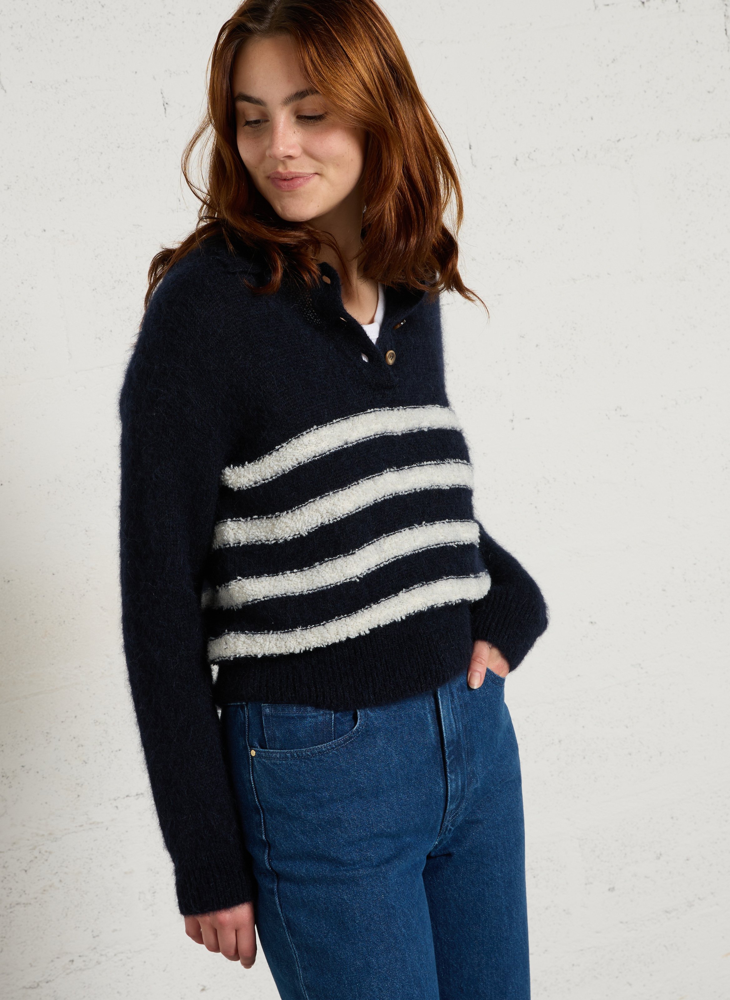 Gestreifter Pullover mit Polokragen aus Wollmischung DES PETITS HAUTS Blau