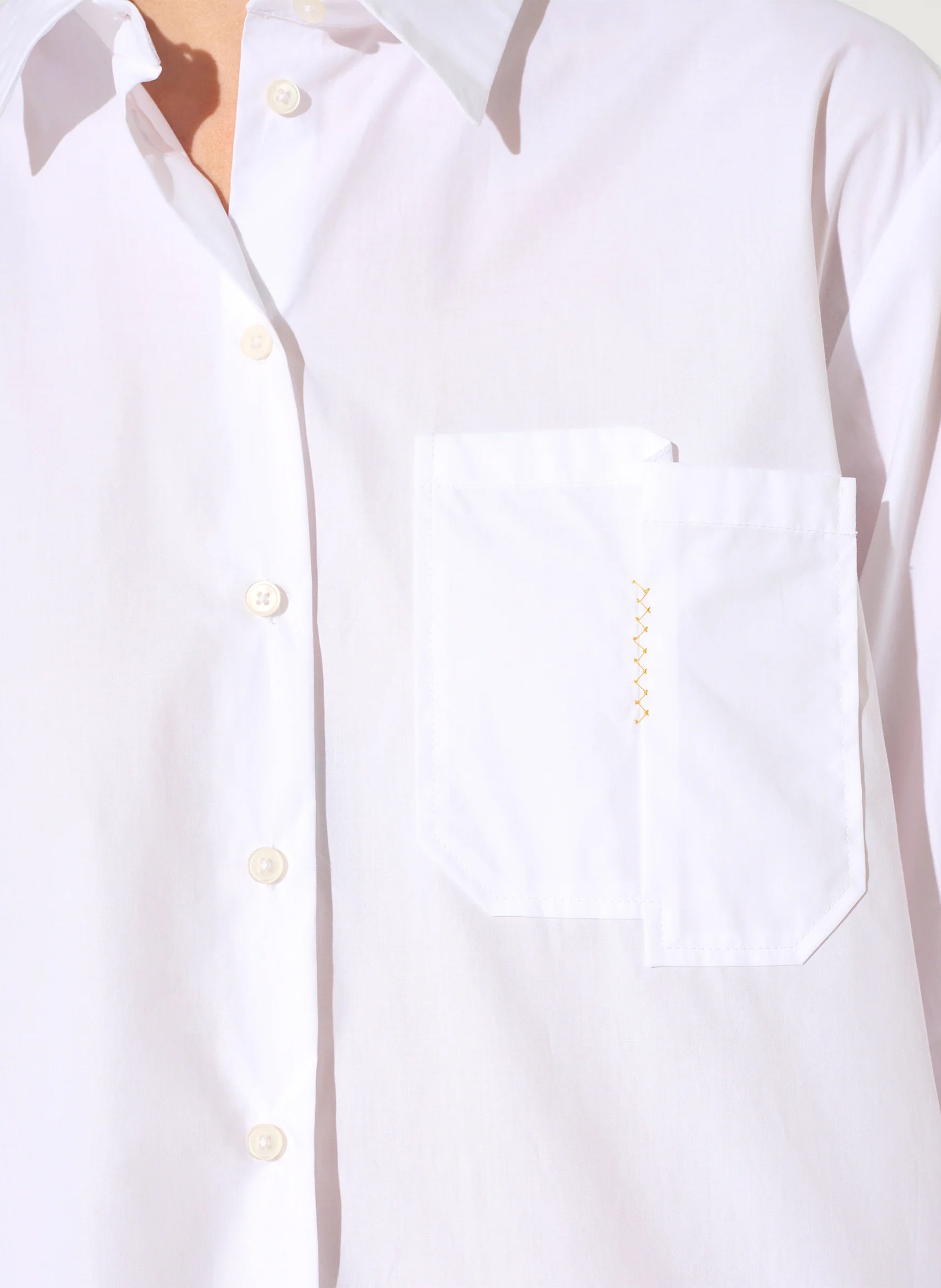 Chemise oversize col classique brodée en coton bio ACOTE Blanc