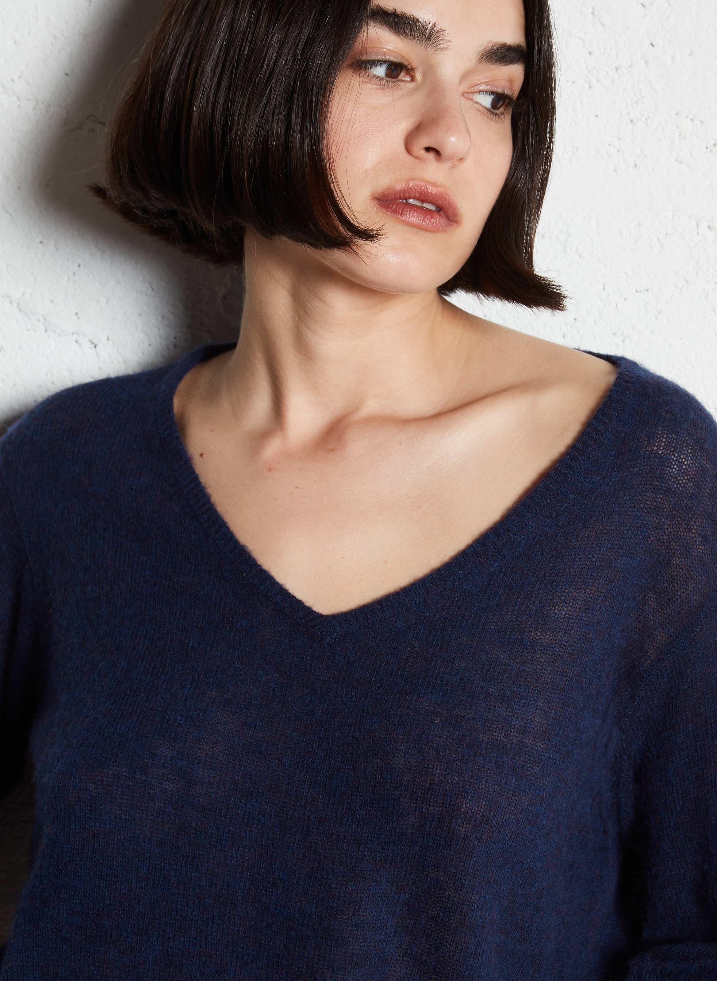 Pull court col v en laine mélangé AMERICAN VINTAGE Bleu