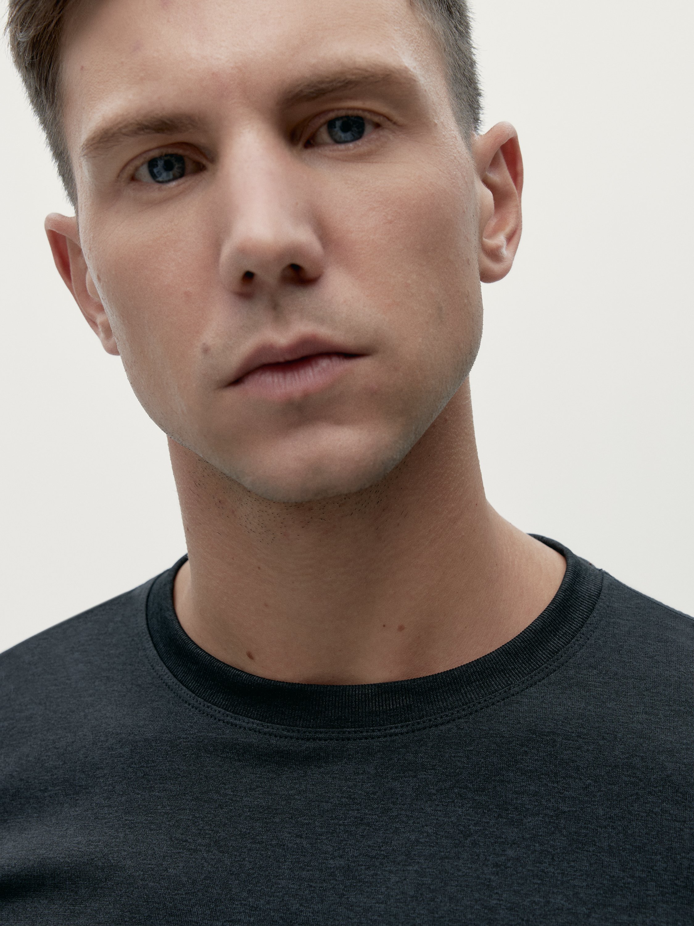 Seamless long-sleeve sports t-shirt BORN LIVING YOGA Grey