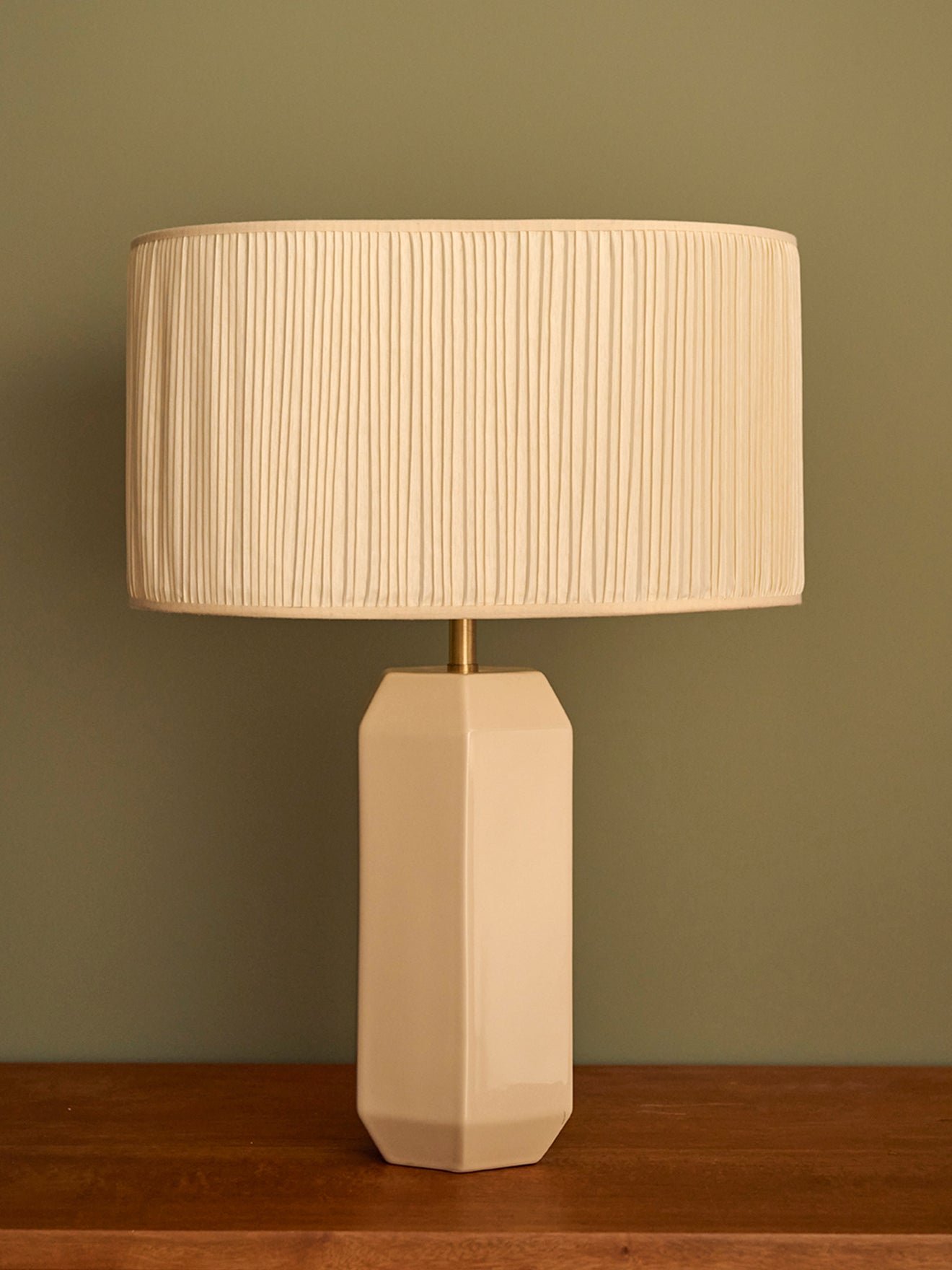 Ceramic lamp base - large victory model CYRILLUS White