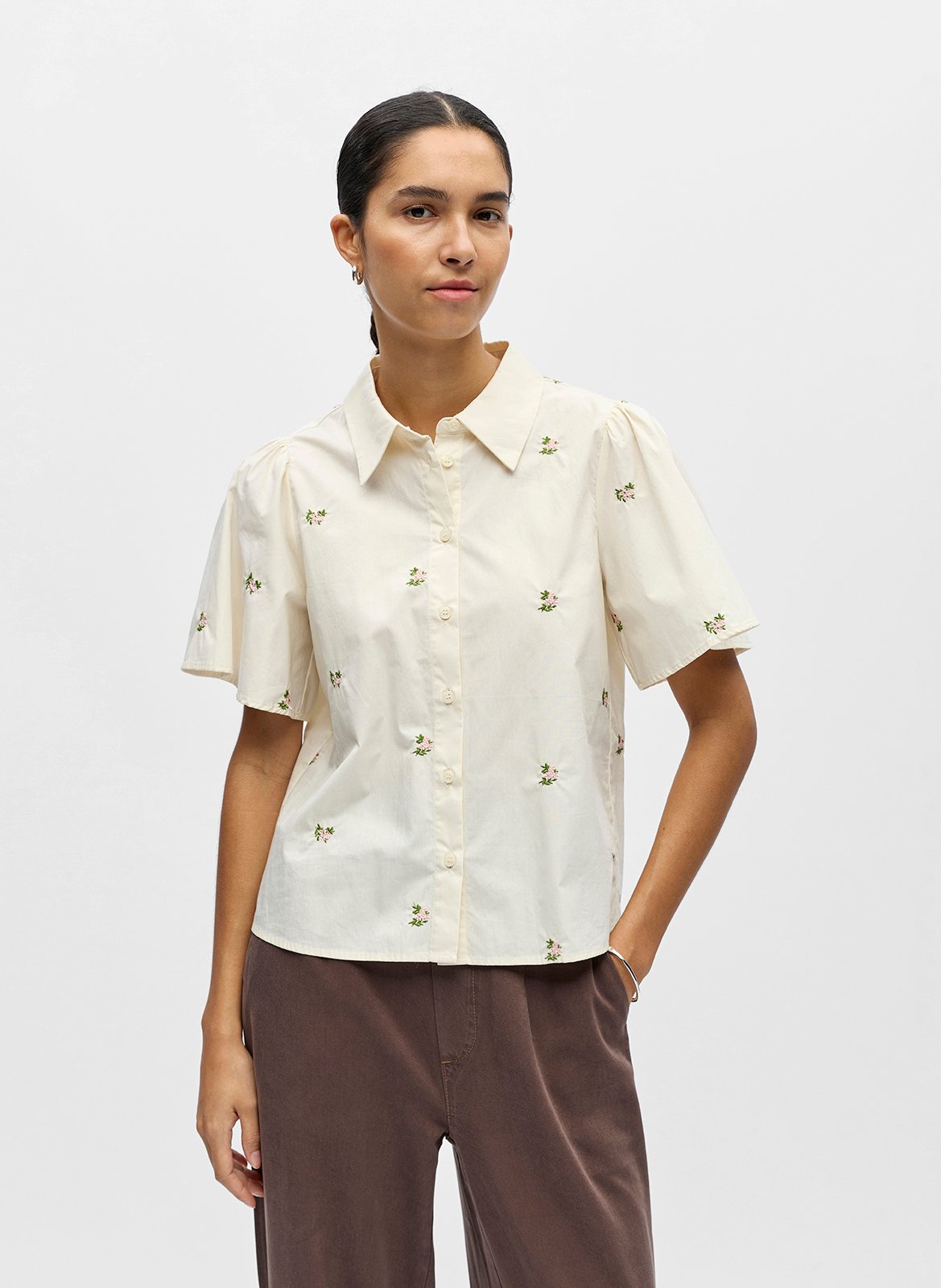 Rechte, katoenen blouse met klassieke kraag en borduursel OBJECT Beige