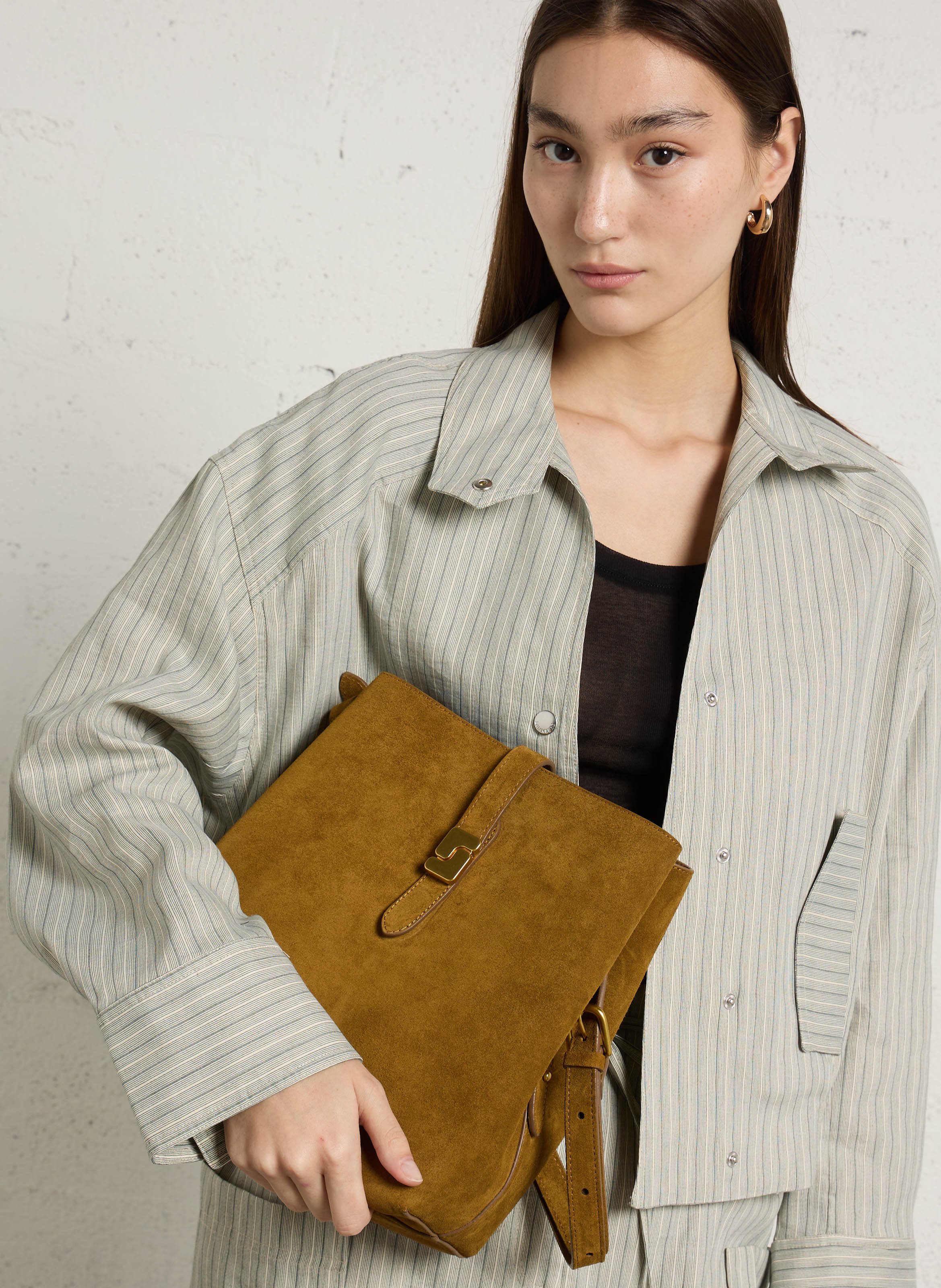 Umhängetasche mit Monogramm aus Wildleder SOEUR Braun