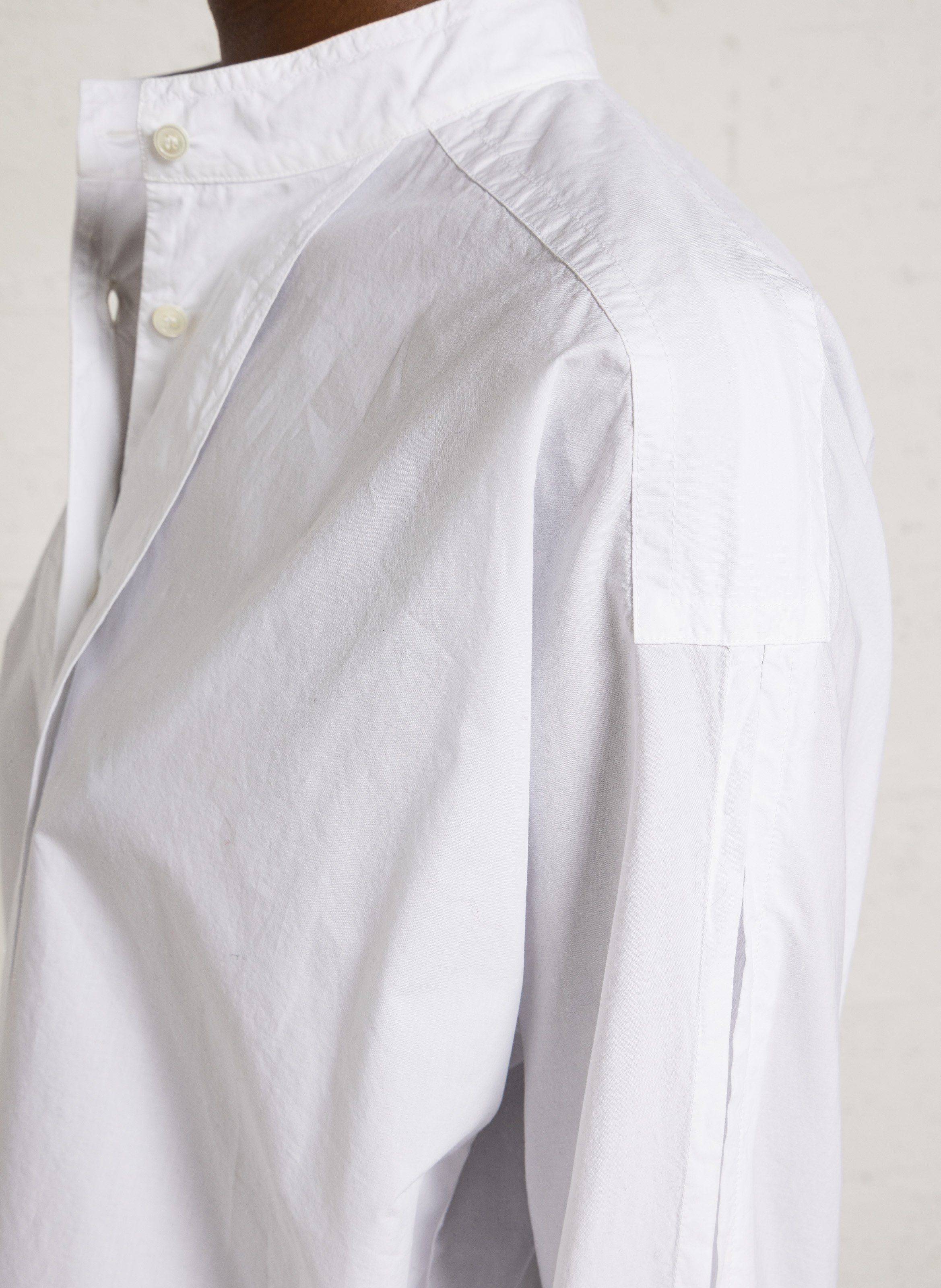 Gerade geschnittene Baumwollbluse mit Rundhalskragen POMANDERE Weiss