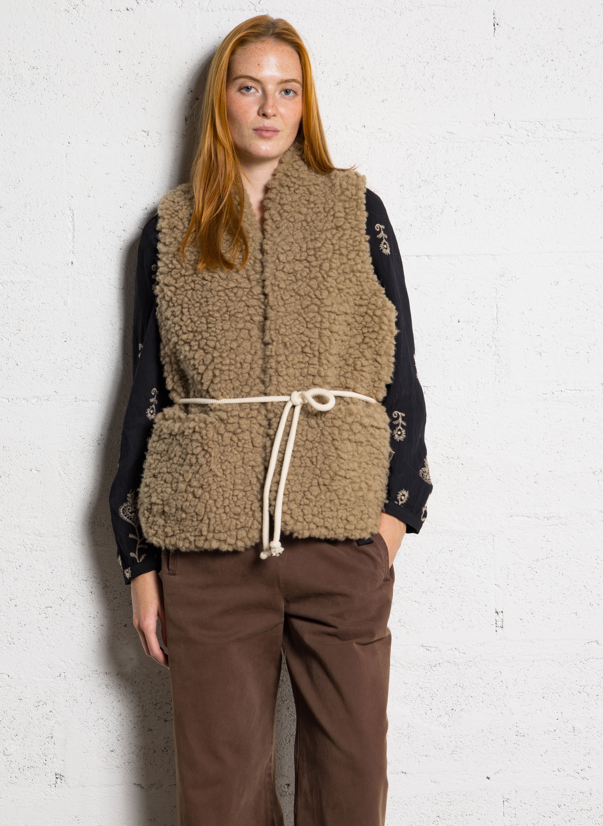 Gerade Bluse mit Wickeloptik und Stickerei THE KORNER Schwarz