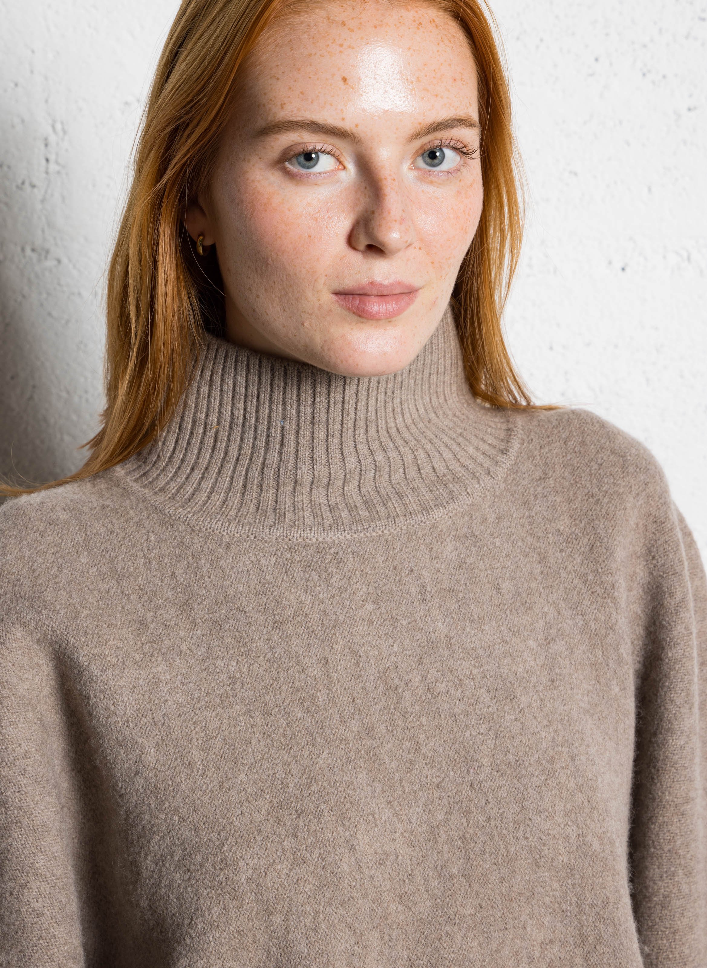 Pull oversize col montant en laine MARGAUX LONNBERG Beige