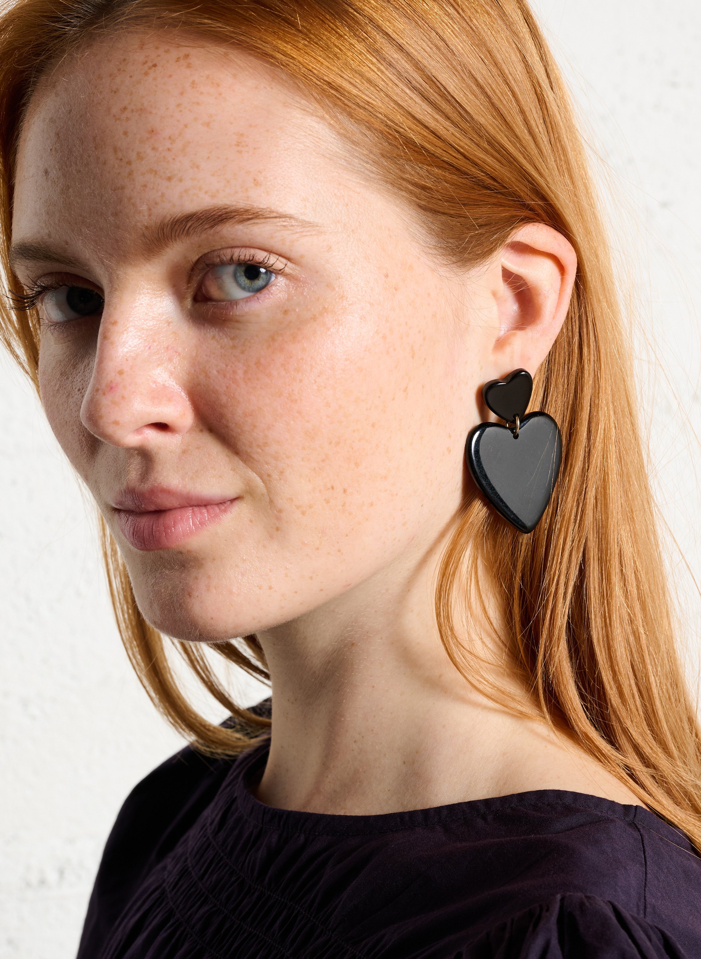 Pendientes doble corazón FEEKA Negro