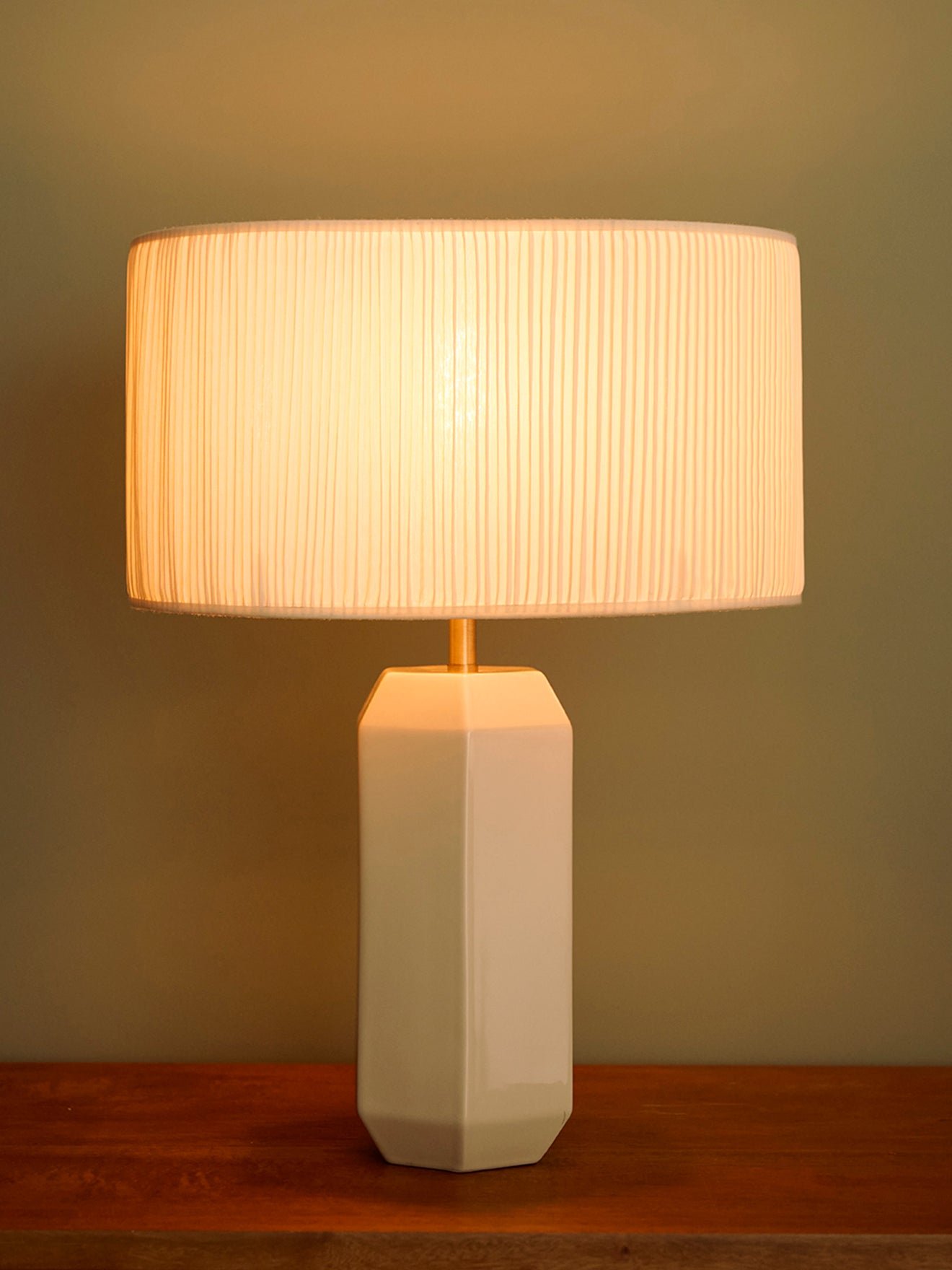 Ceramic lamp base - large victory model CYRILLUS White