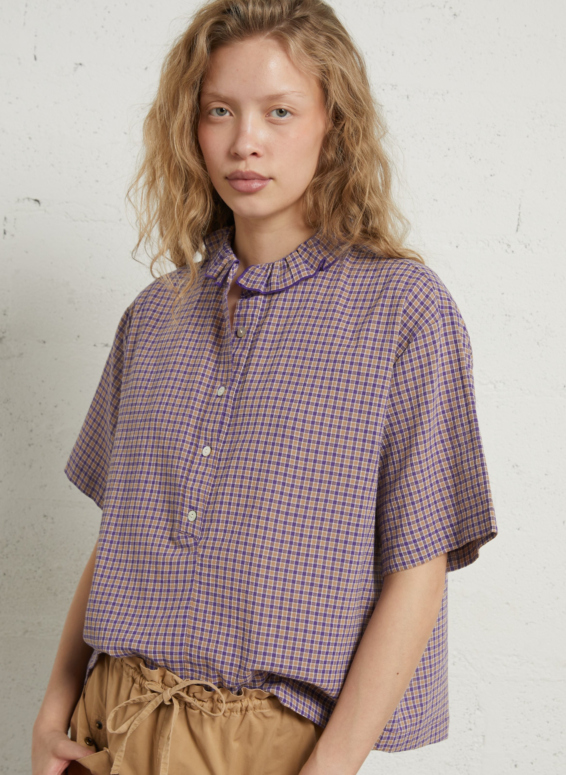 Rechte blouse met klassieke kraag van gemengd katoen met print. HOD PARIS Violet