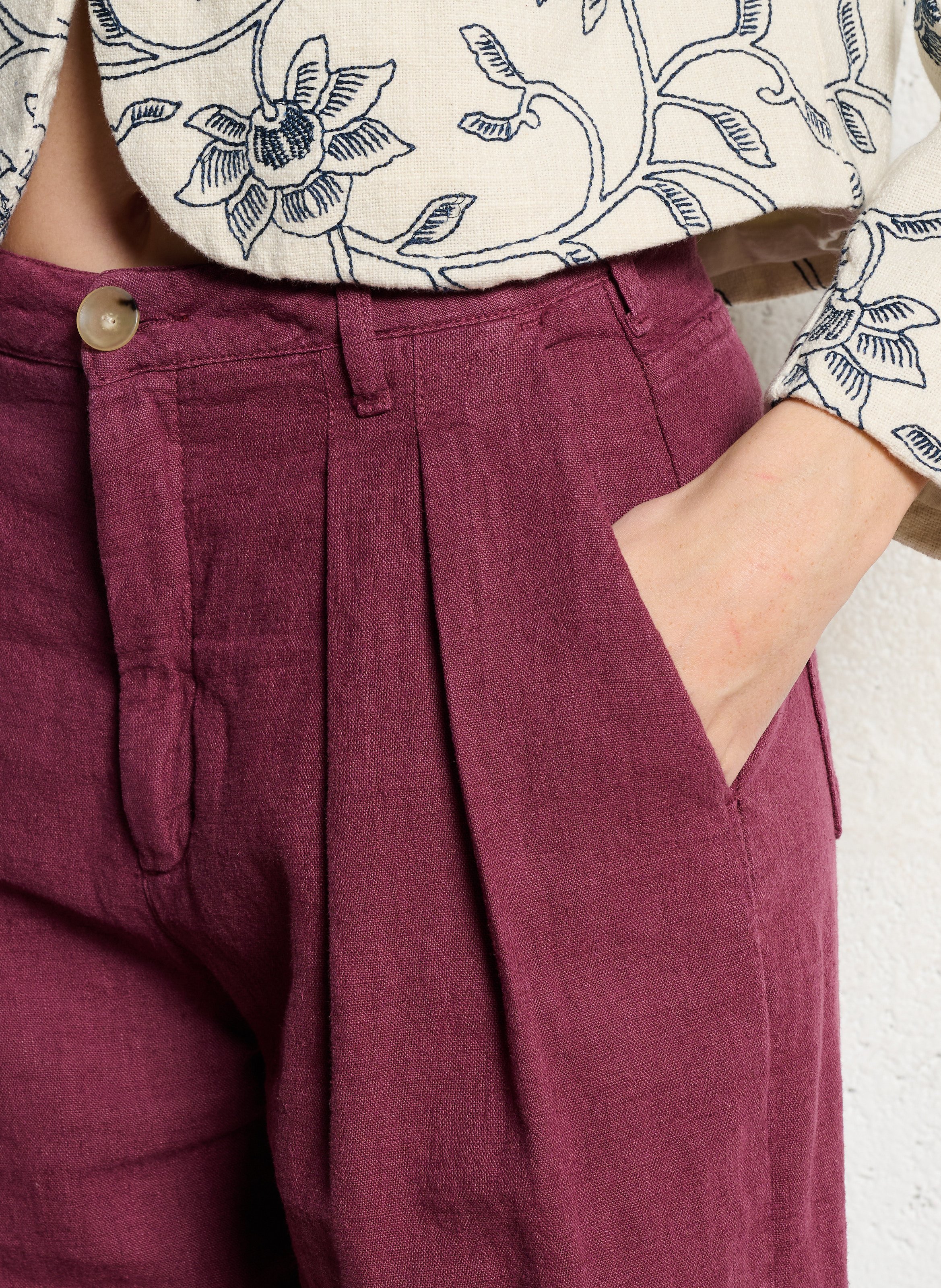 Weit geschnittene Bundfaltenhose aus Leinen-Mix MAISON HOTEL Rot