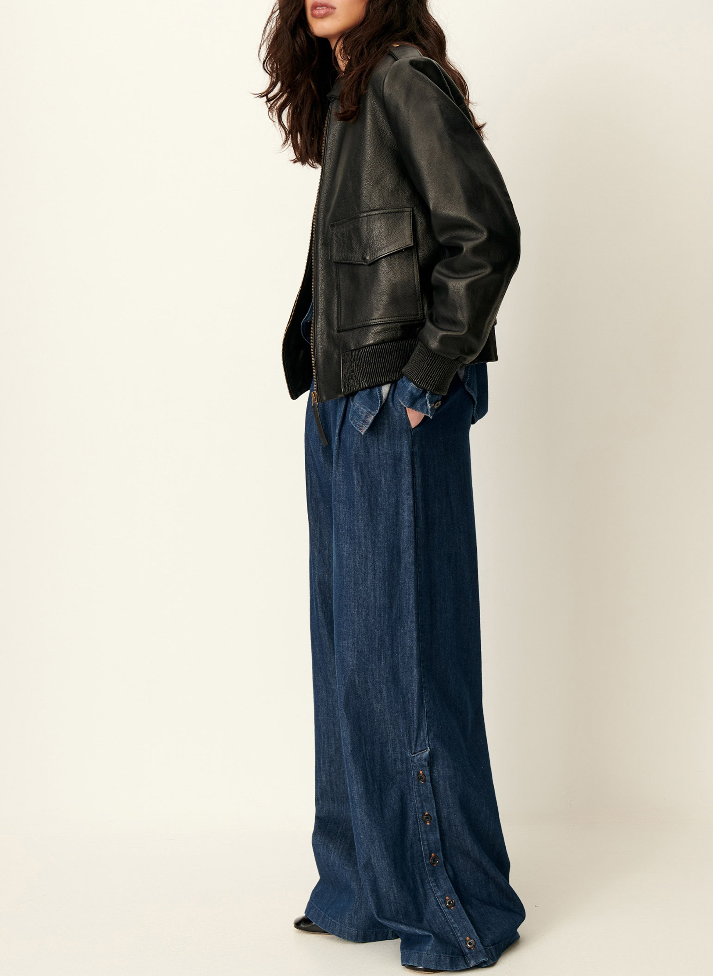 Blouson court ajusté en cuir SESSUN Noir