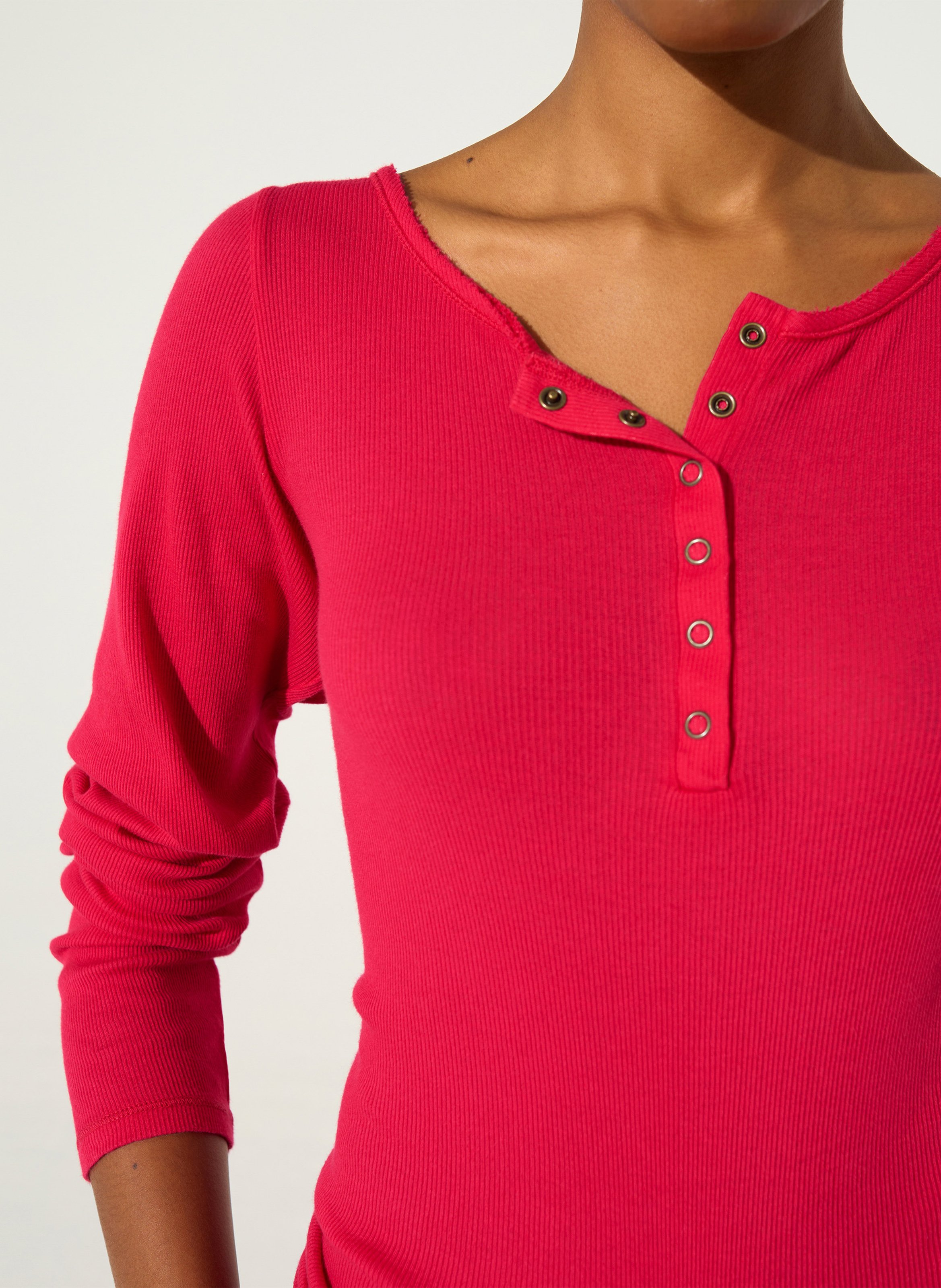 T-Shirt mit Rundhalsausschnitt und Knopfleiste, einfarbig COTELAC Rot