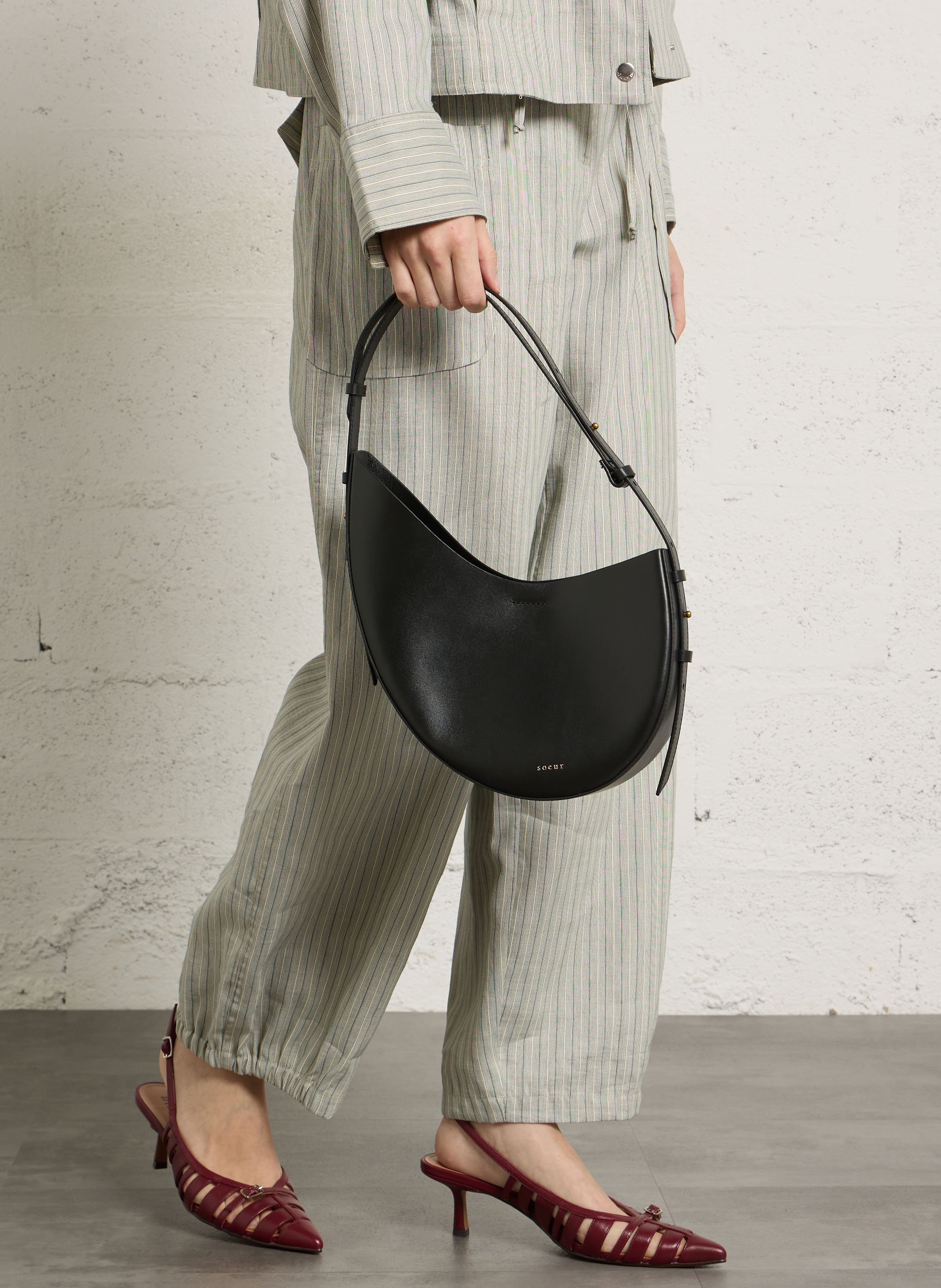 Geschnürte Beuteltasche aus strukturiertem Leder SOEUR Schwarz