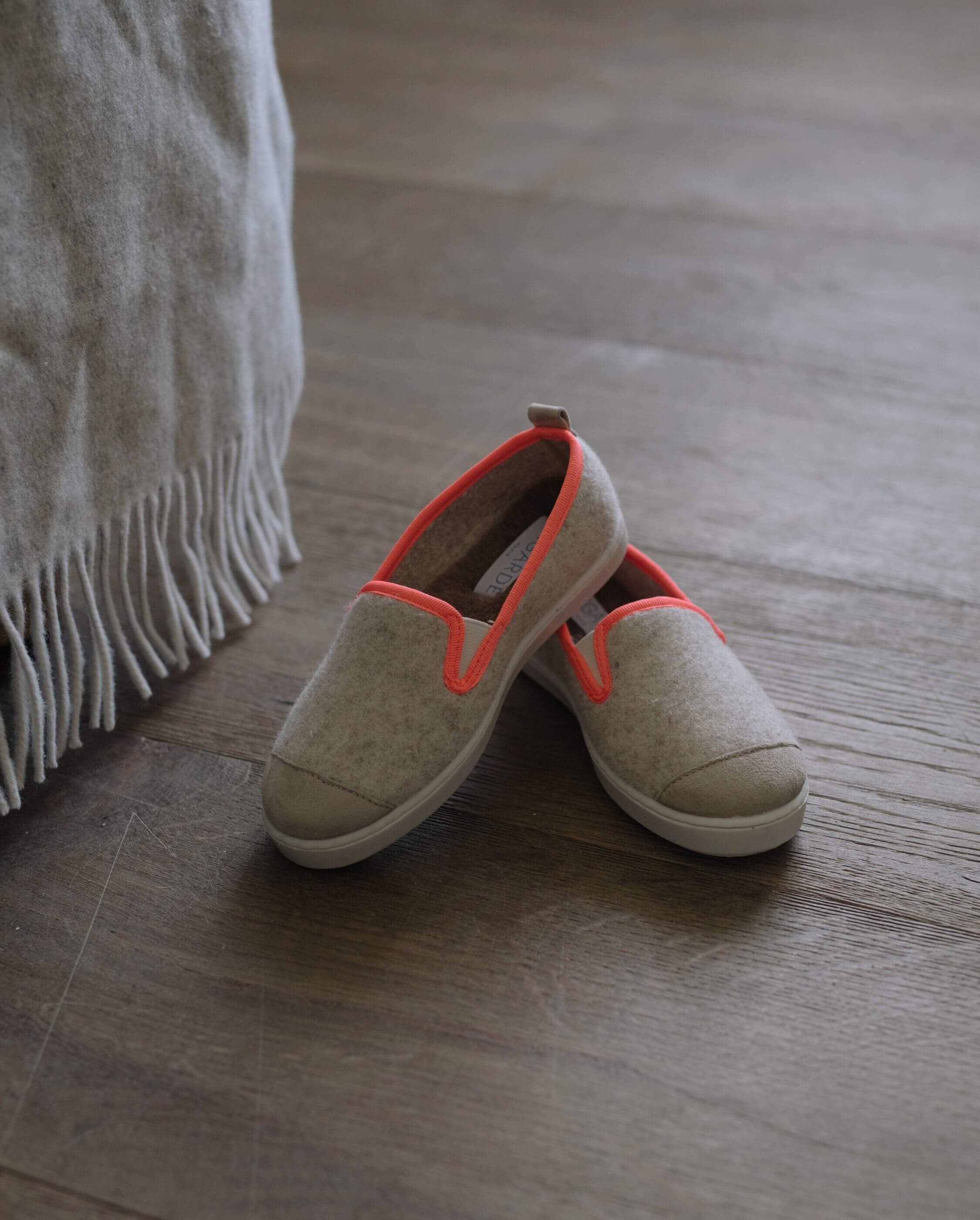 Children's wool slipper, beige with neon pink ANGARDE Beige