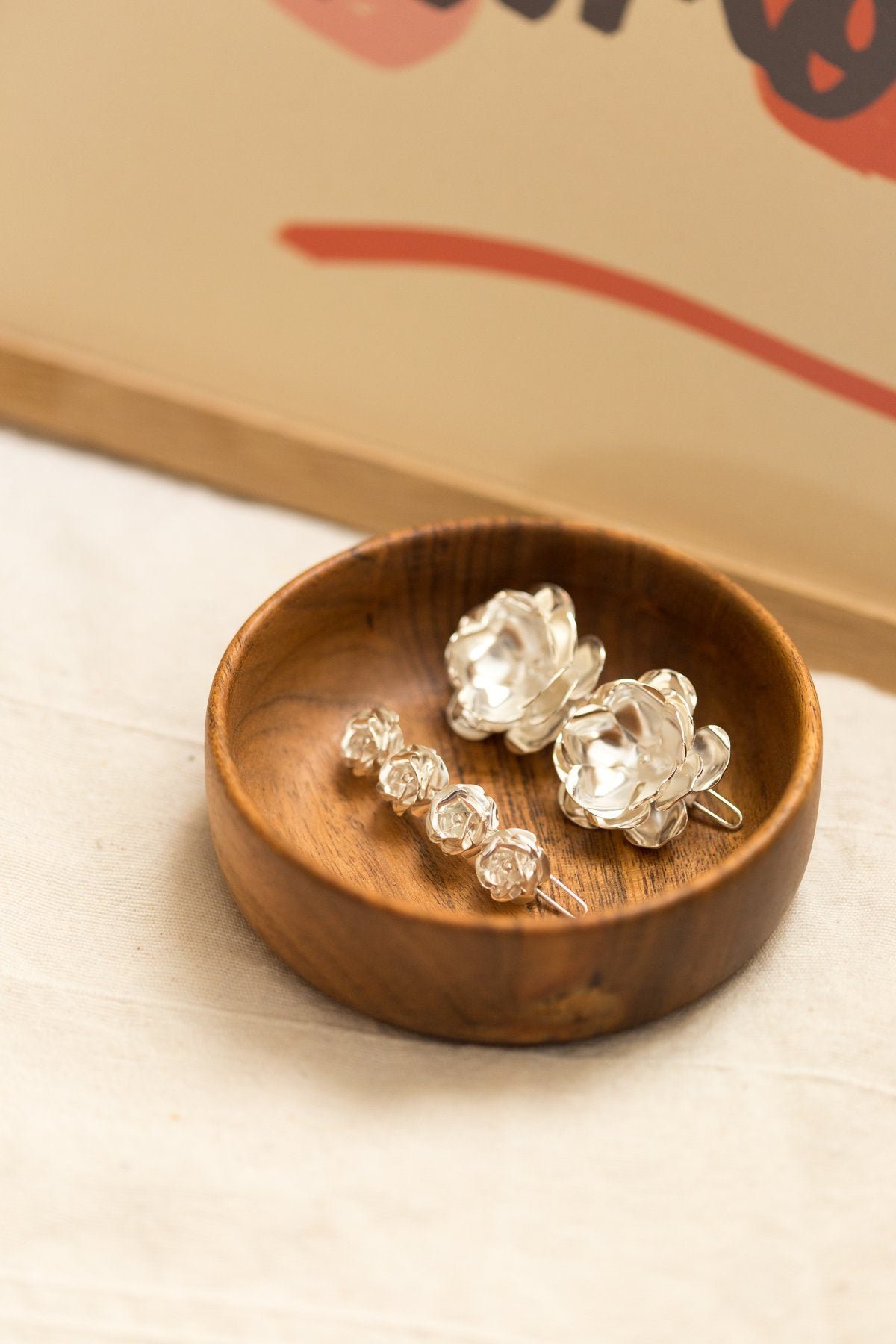 Mini gold flower hair clip in gold-plated brass Silver