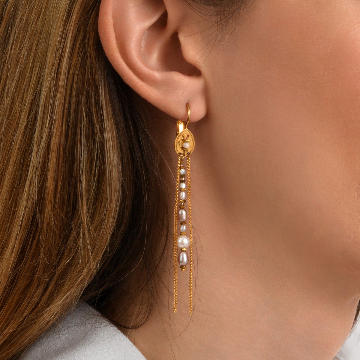 Sleeper earrings in gold-plated finish SATELLITE PARIS White