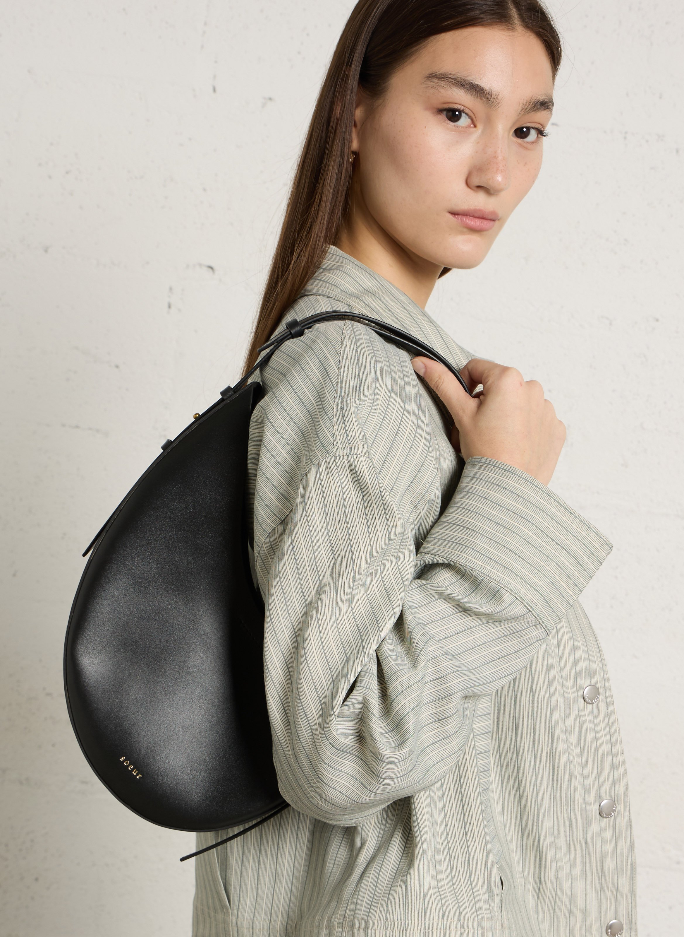 Geschnürte Beuteltasche aus strukturiertem Leder SOEUR Schwarz