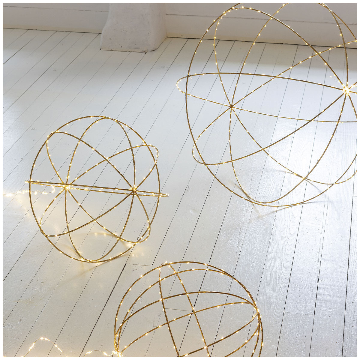 Metal ball light BLANC D'IVOIRE Golden
